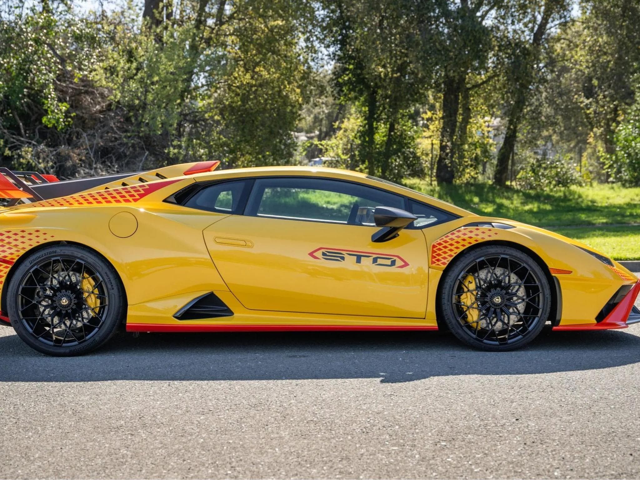 Lamborghini Huracán STO (2023) - Photo 2