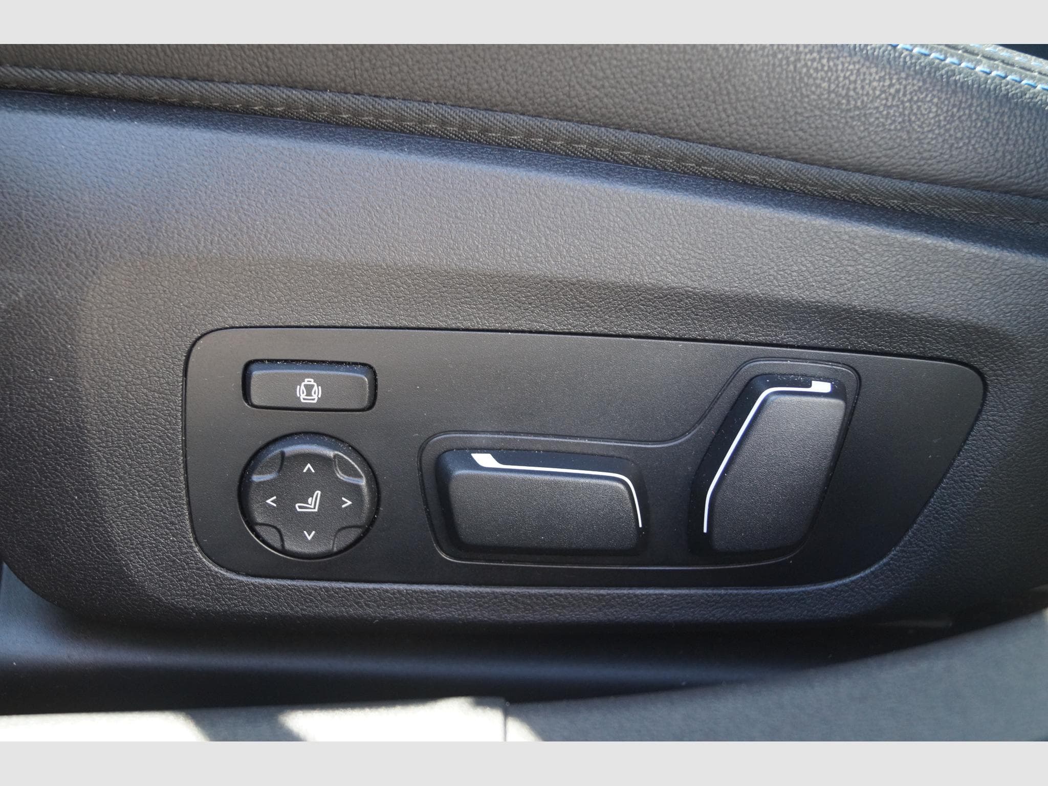 BMW 320 320d xDrive M Sport Facelift HUD (2025) - Photo 12