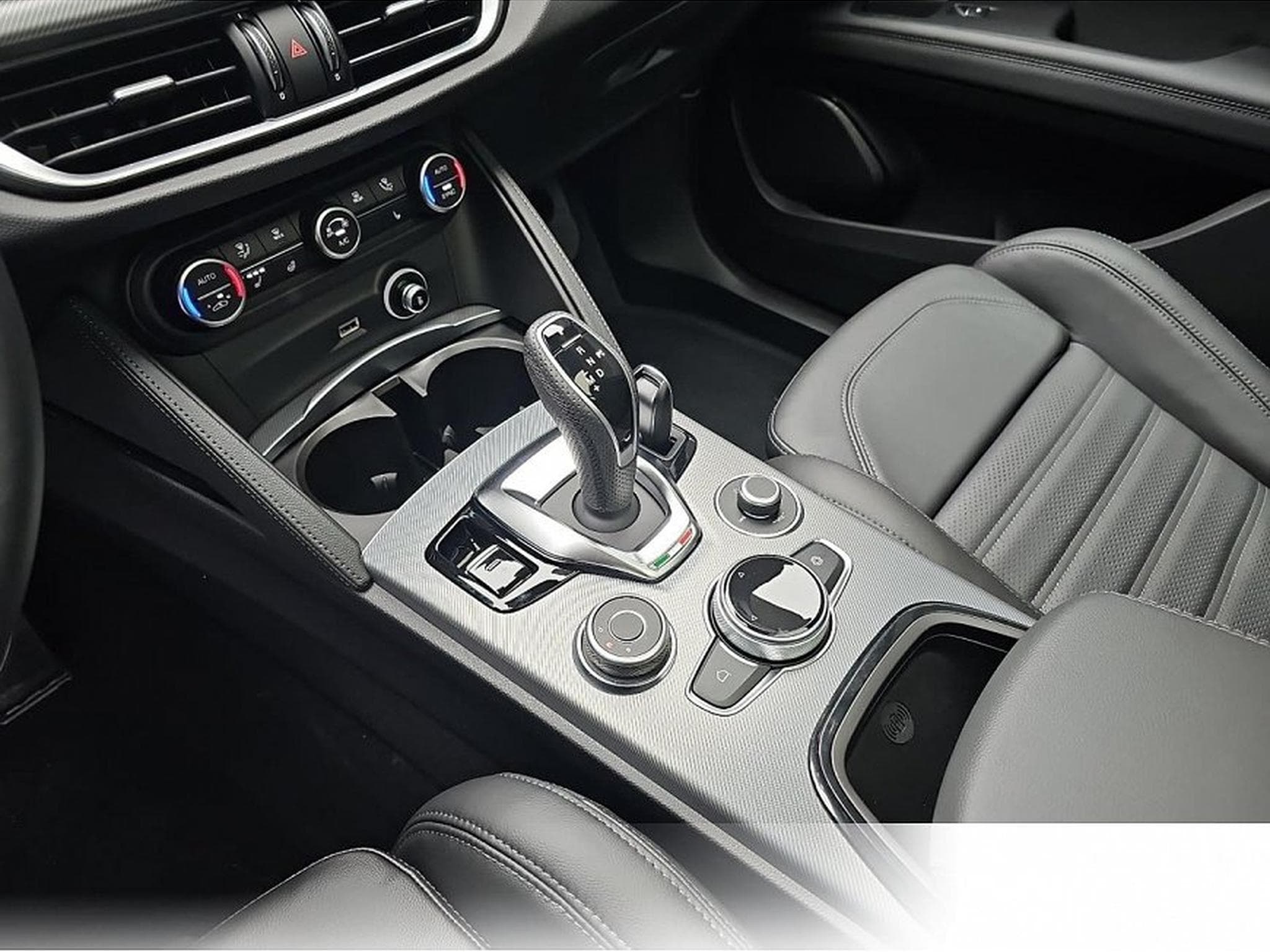 Alfa-Romeo Stelvio (2026) - Photo 11