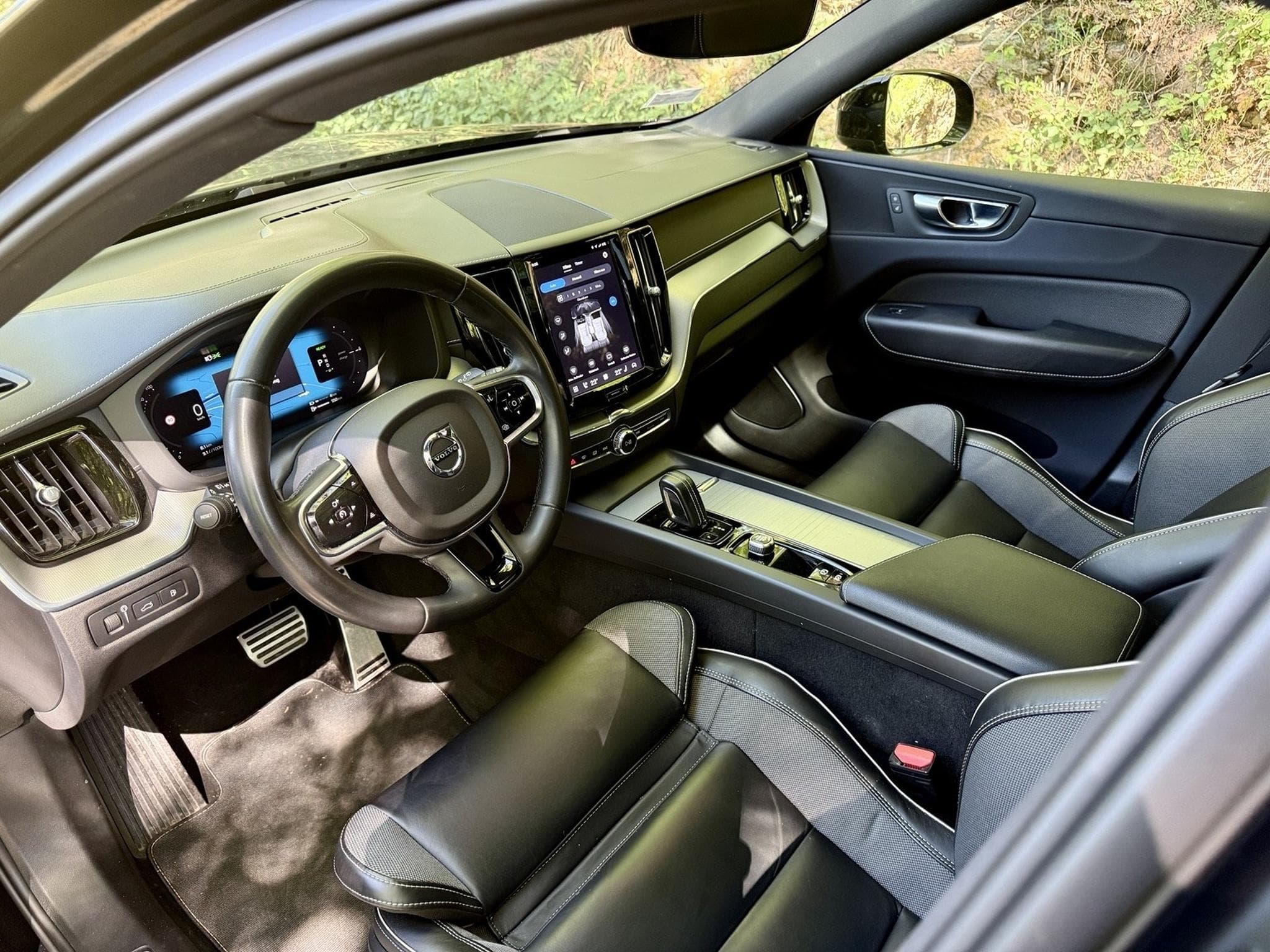 Volvo XC60 T8 R-Design AWD (2021) - Photo 9