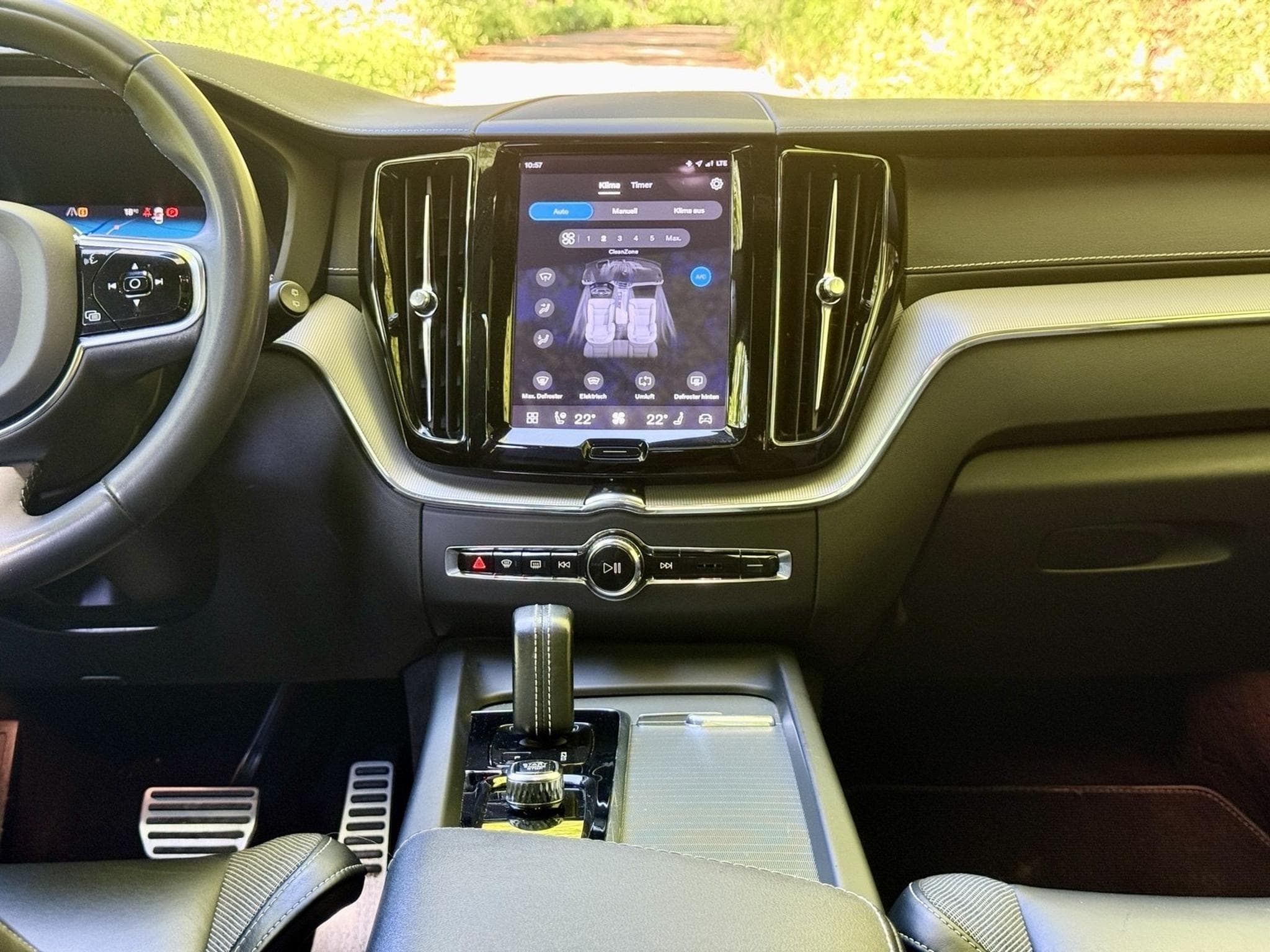 Volvo XC60 T8 R-Design AWD (2021) - Photo 11