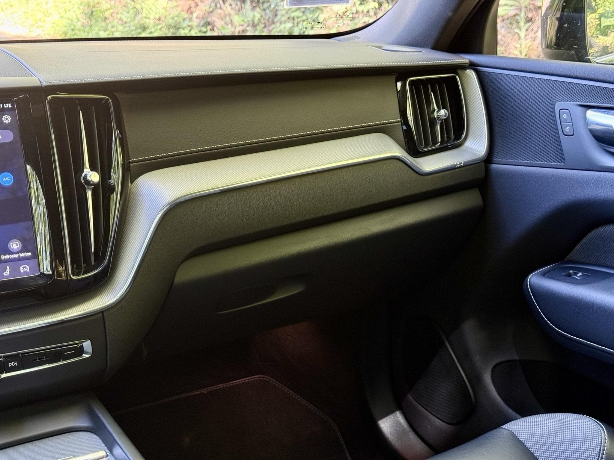 Volvo XC60 T8 R-Design AWD (2021) - Photo 12