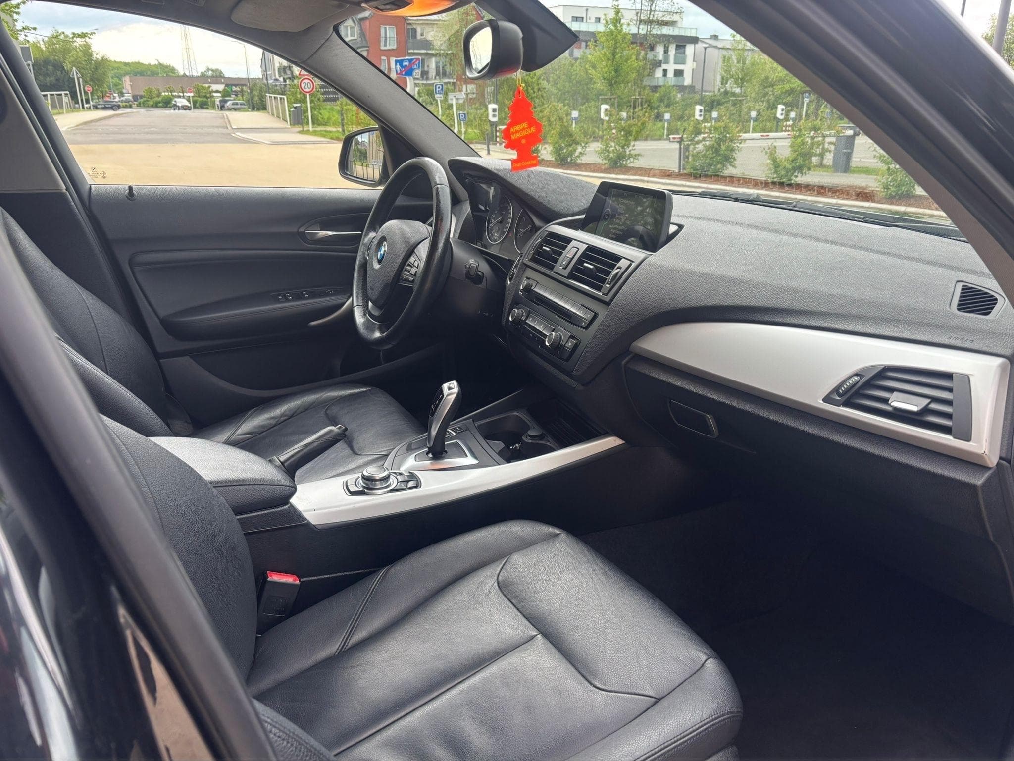 BMW 118 118d Automatique Sport Line 143 CH (2014) - Photo 3