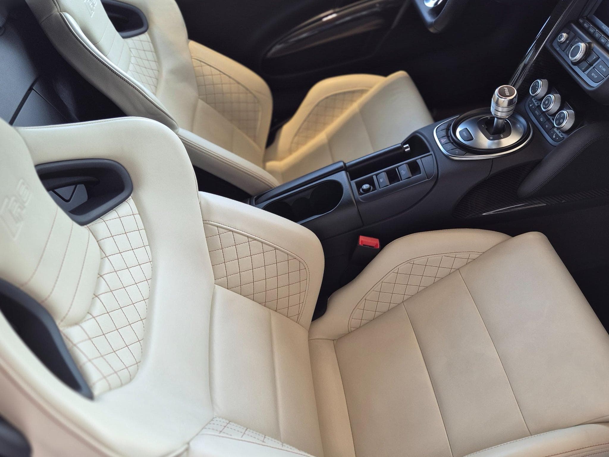 Audi R8 Spyder V10 (2011) - Photo 3