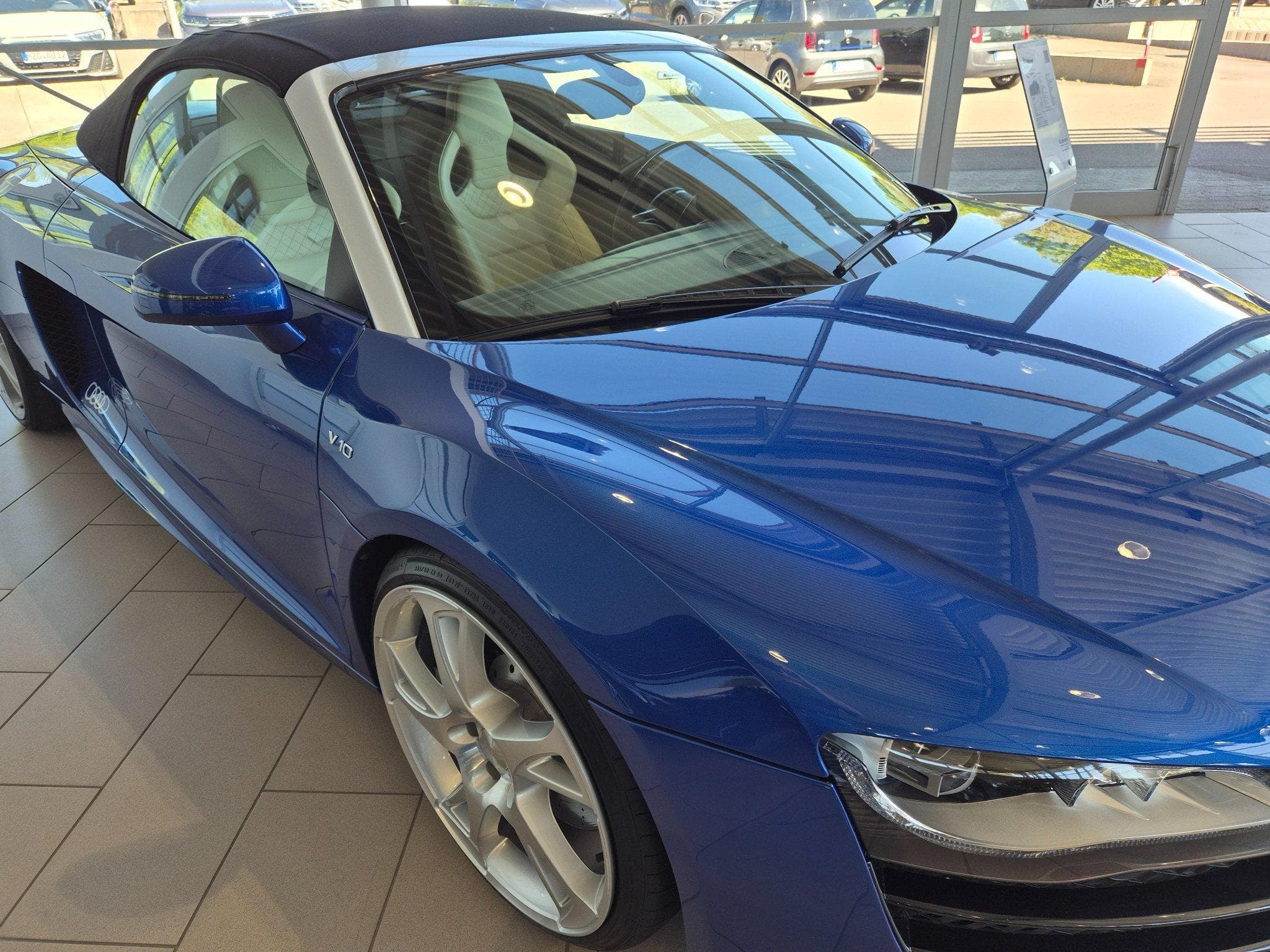 Audi R8 Spyder V10 (2011) - Photo 1