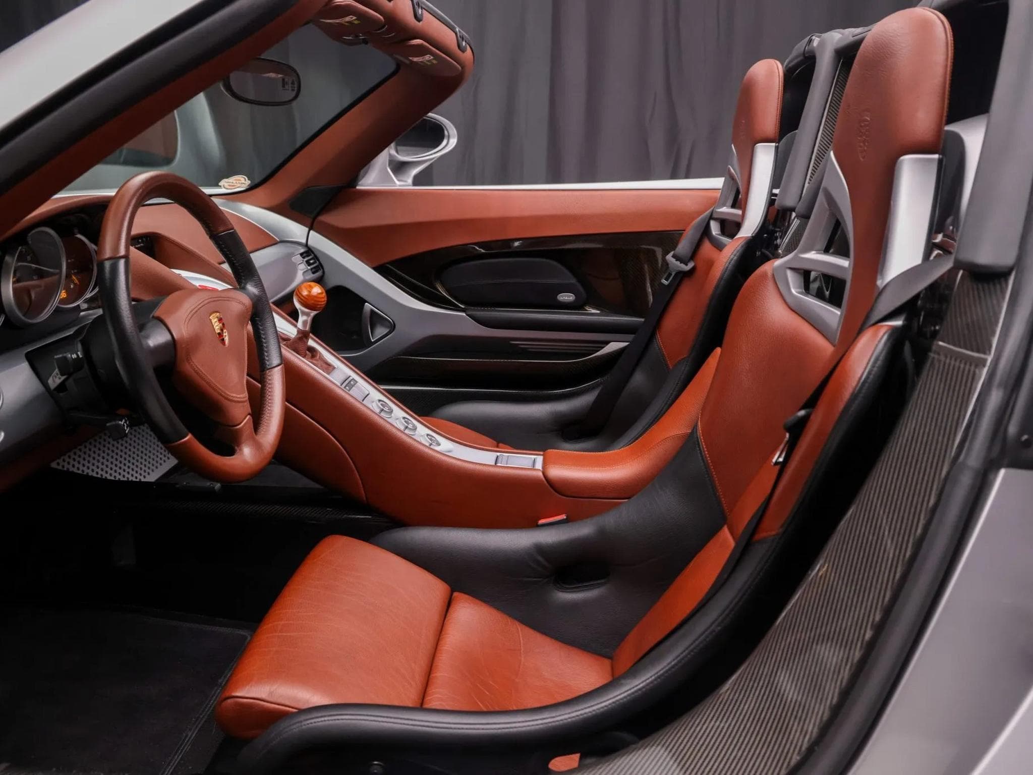 Porsche Carrera GT 1250000 (2005) - Photo 2