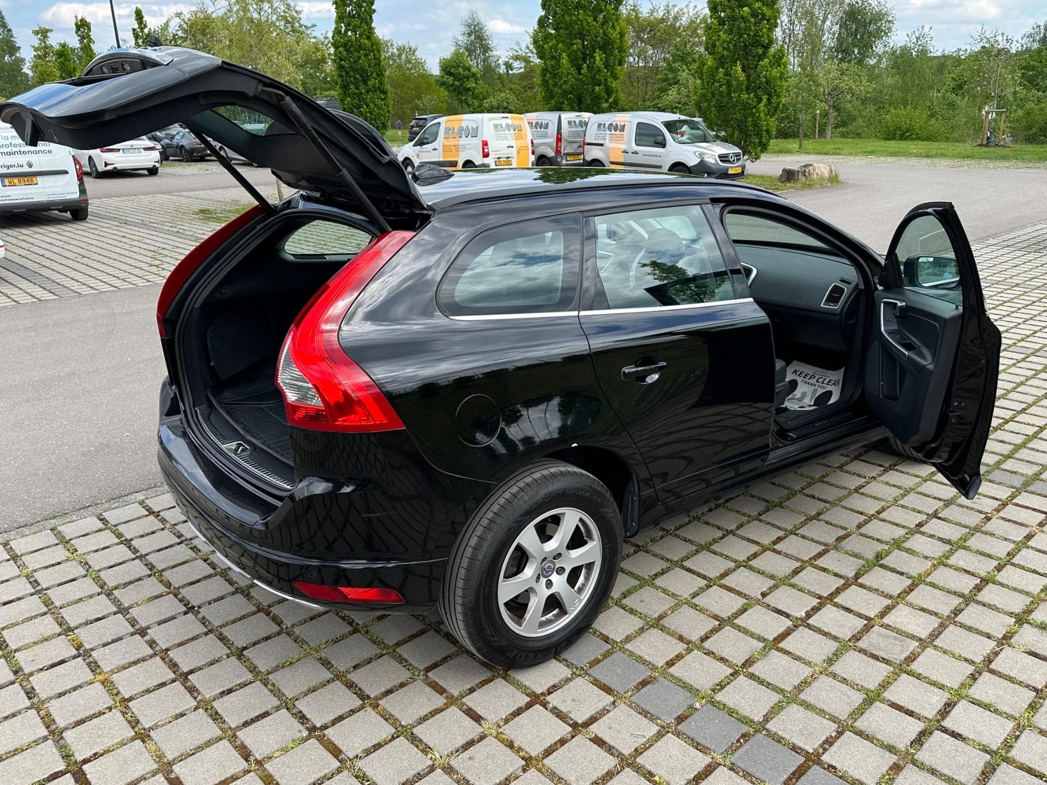 Volvo XC60 (2017) - Photo 2