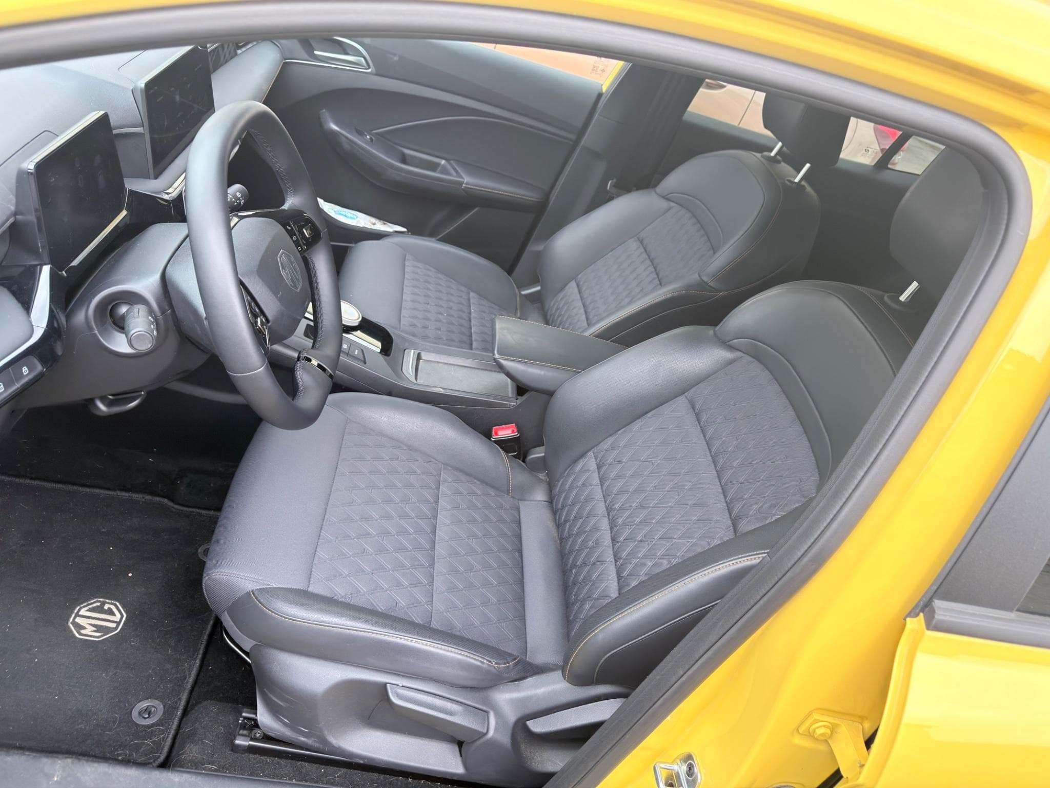 MG MG3 Hybrid LUXURY (2025) - Photo 3