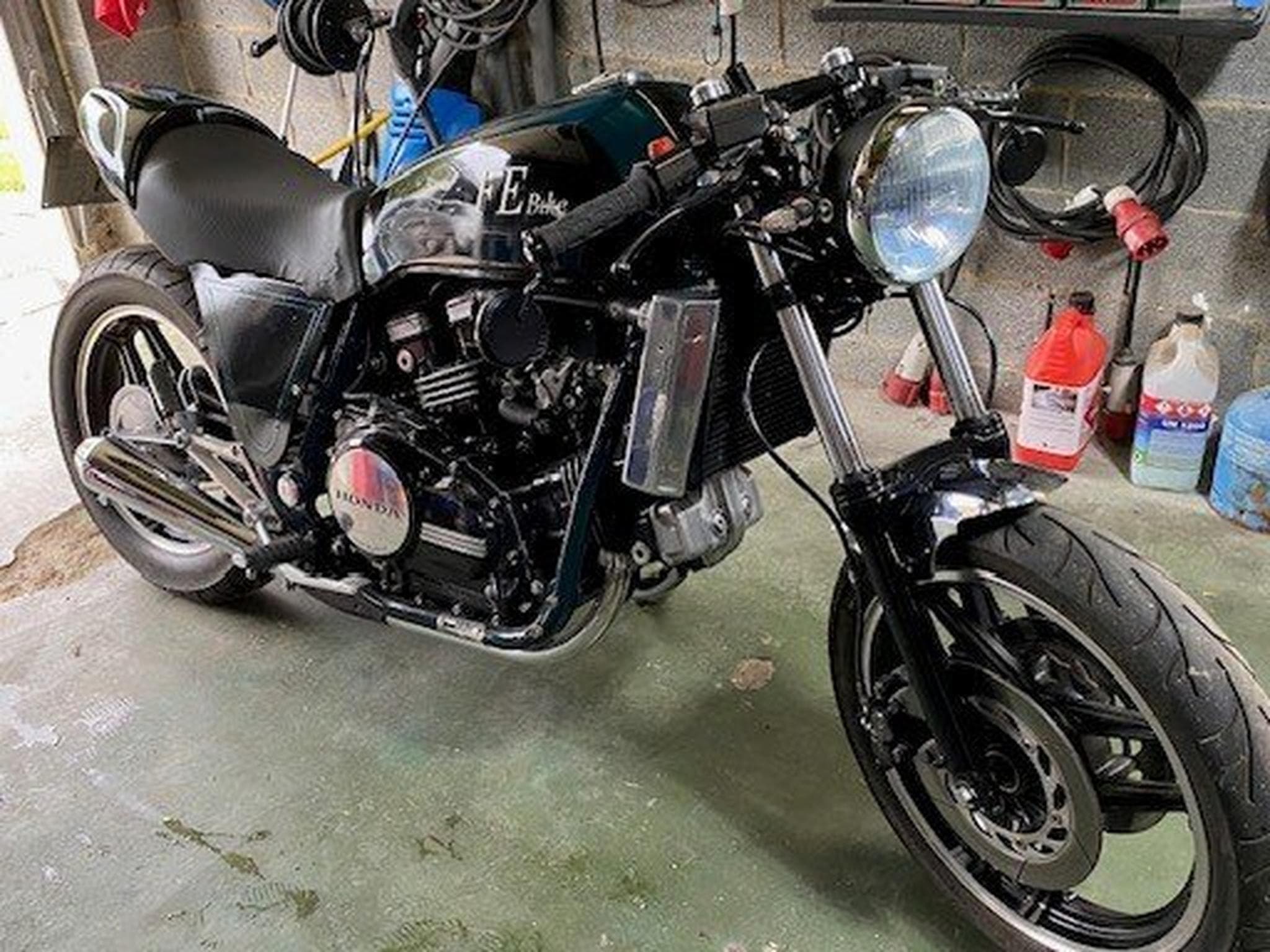Honda VF Sabre café racer (1982) - Photo 1