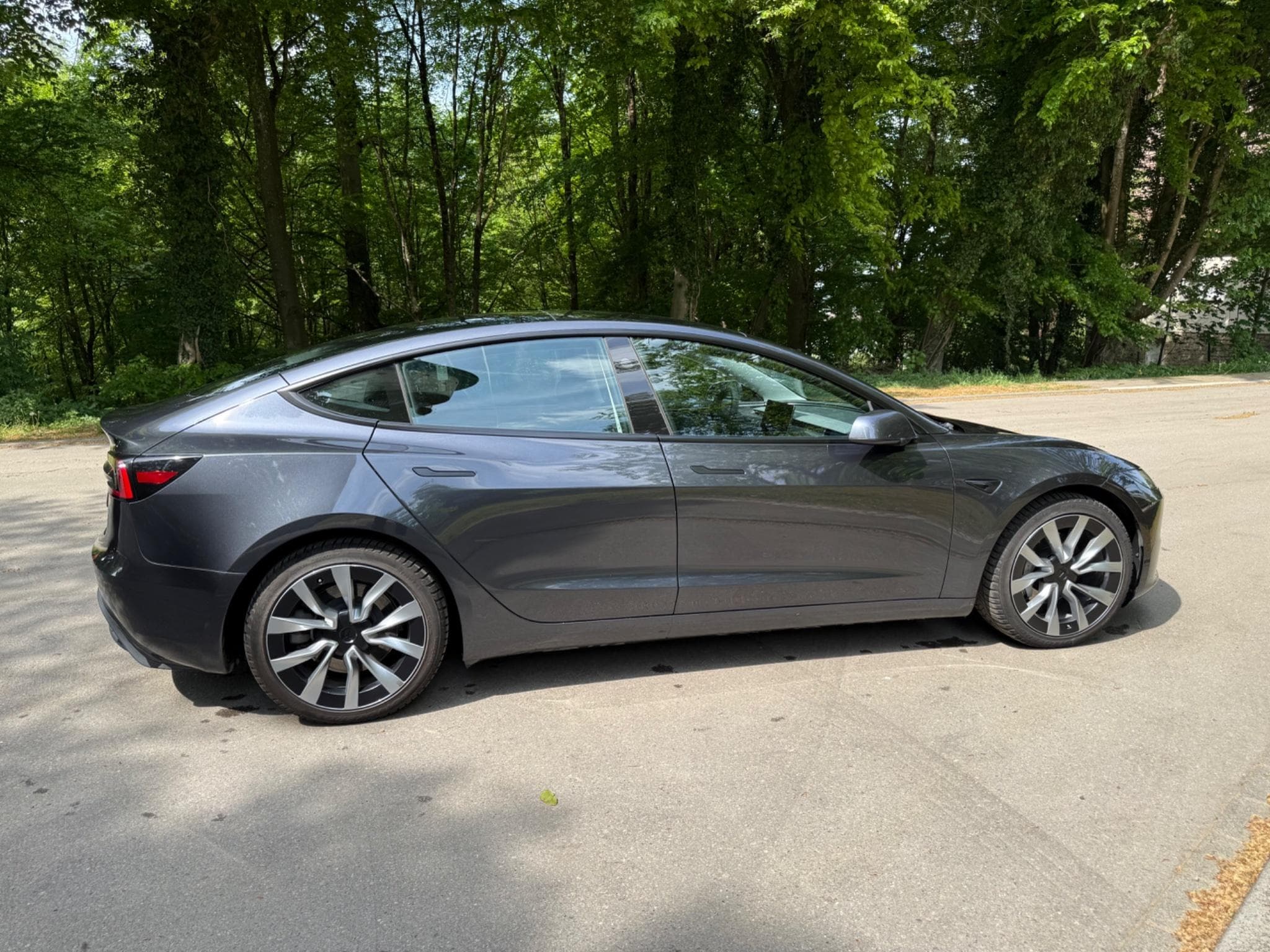 Tesla Model 3 (2024) - Photo 2