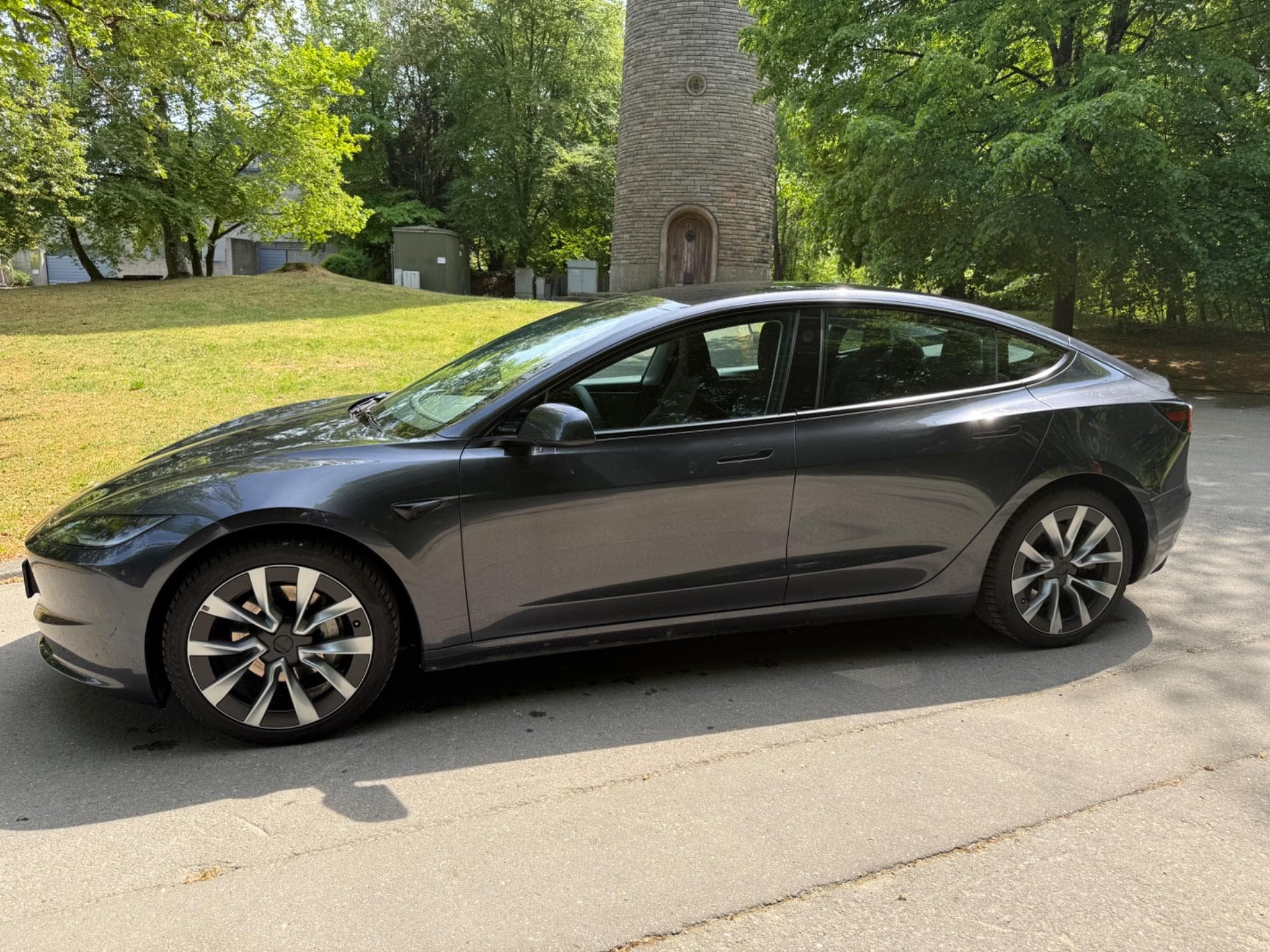 Tesla Model 3 (2024) - Photo 3