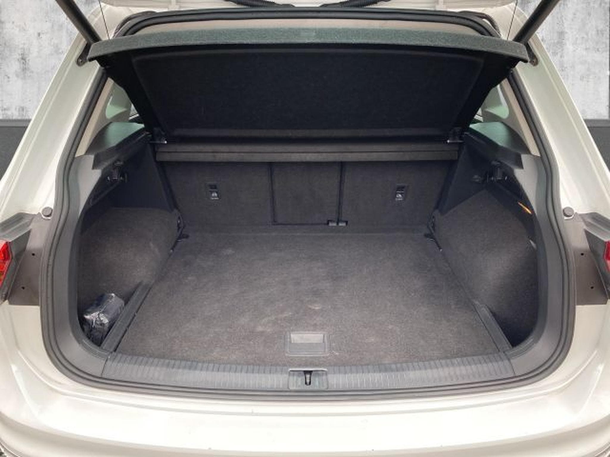 VW Tiguan Tiguan 2.0 TDI DSG Highl. R-Line 4M AHK PANO LED (2018) - Foto 10