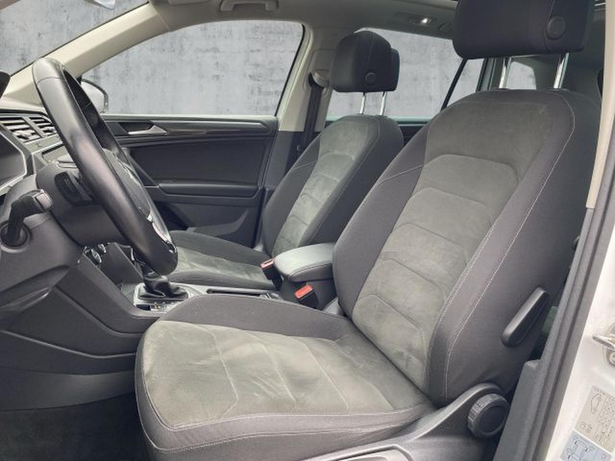 VW Tiguan Tiguan 2.0 TDI DSG Highl. R-Line 4M AHK PANO LED (2018) - Foto 11