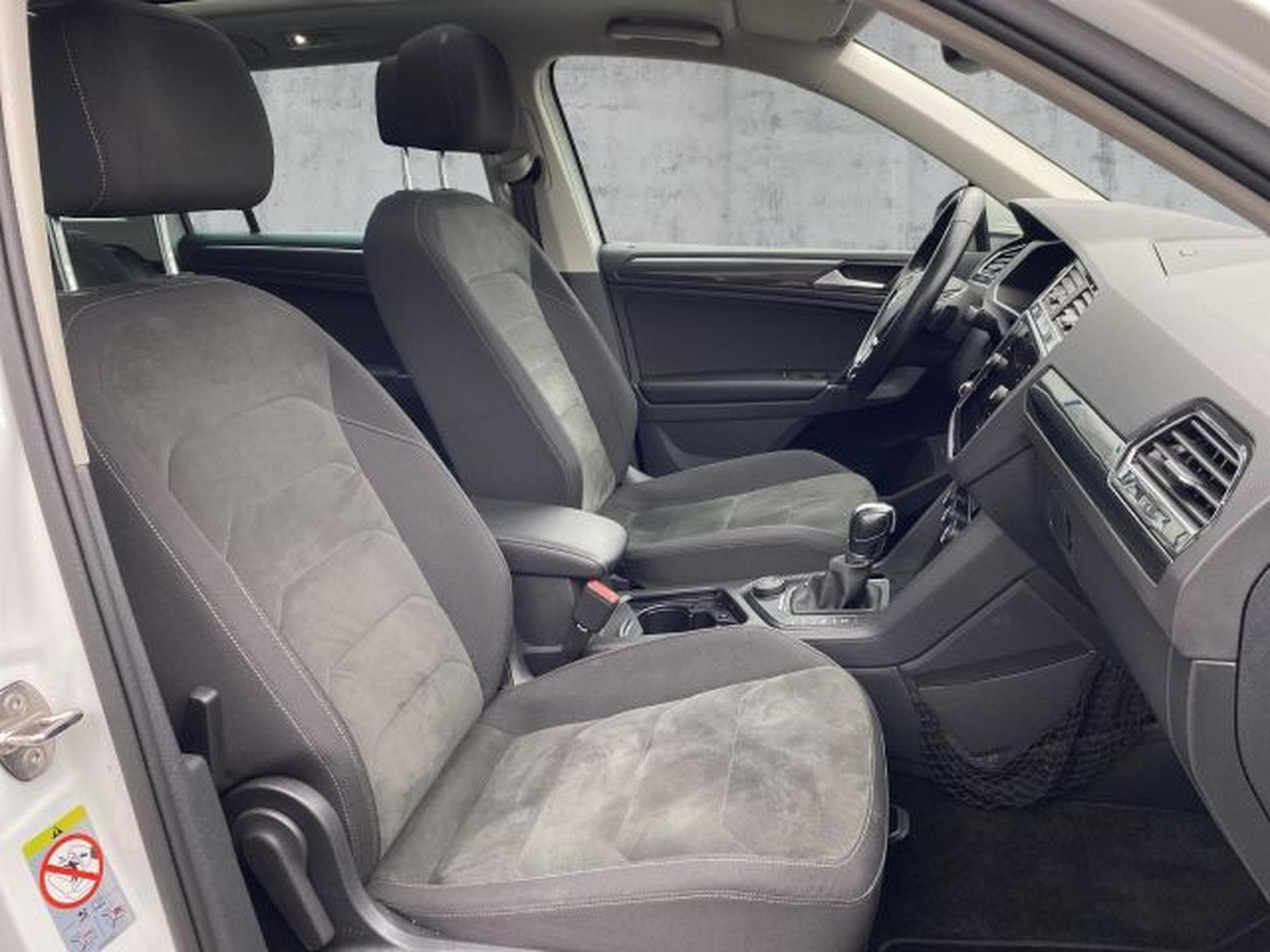 VW Tiguan Tiguan 2.0 TDI DSG Highl. R-Line 4M AHK PANO LED (2018) - Foto 13