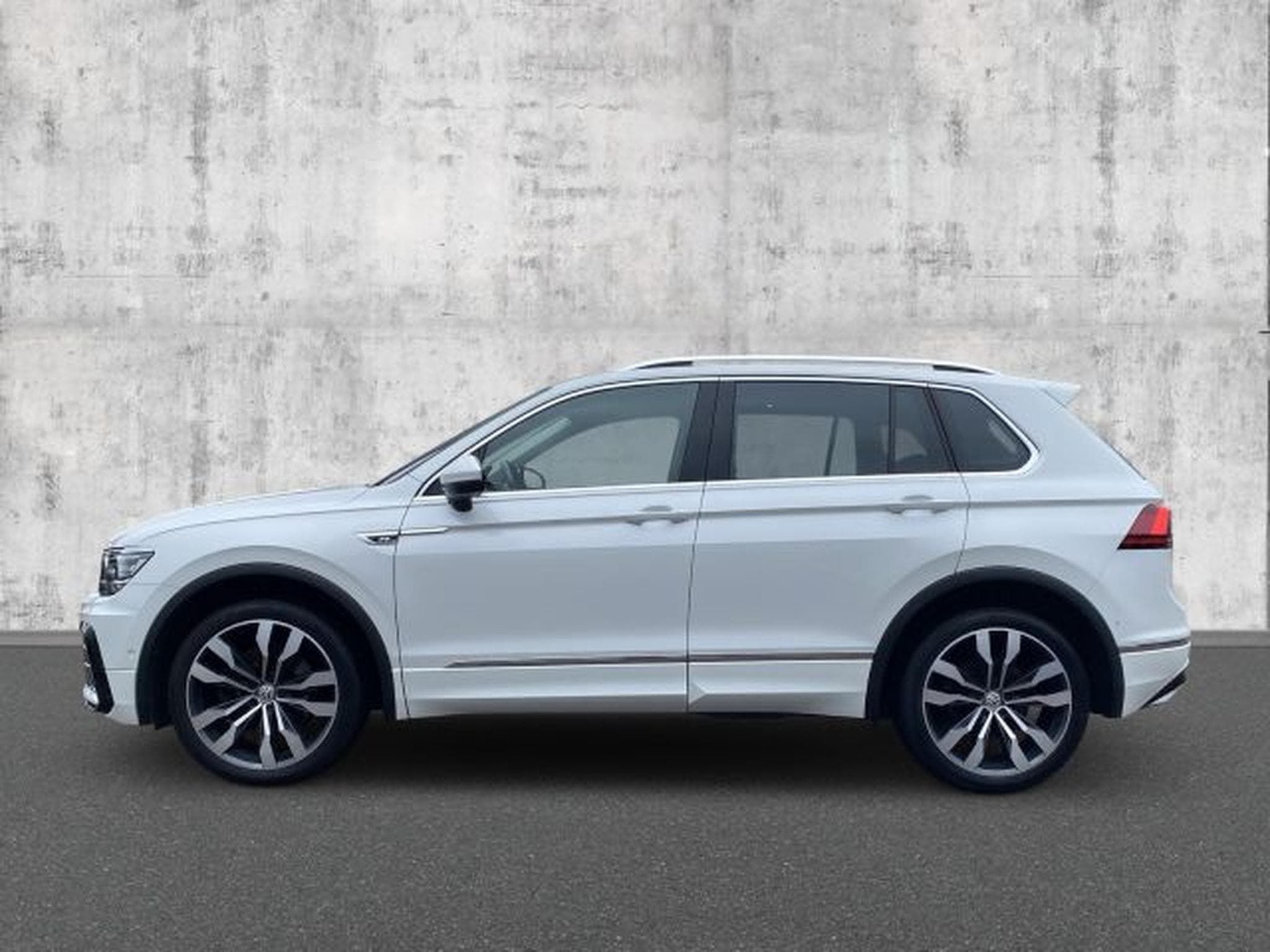 VW Tiguan Tiguan 2.0 TDI DSG Highl. R-Line 4M AHK PANO LED (2018) - Foto 2