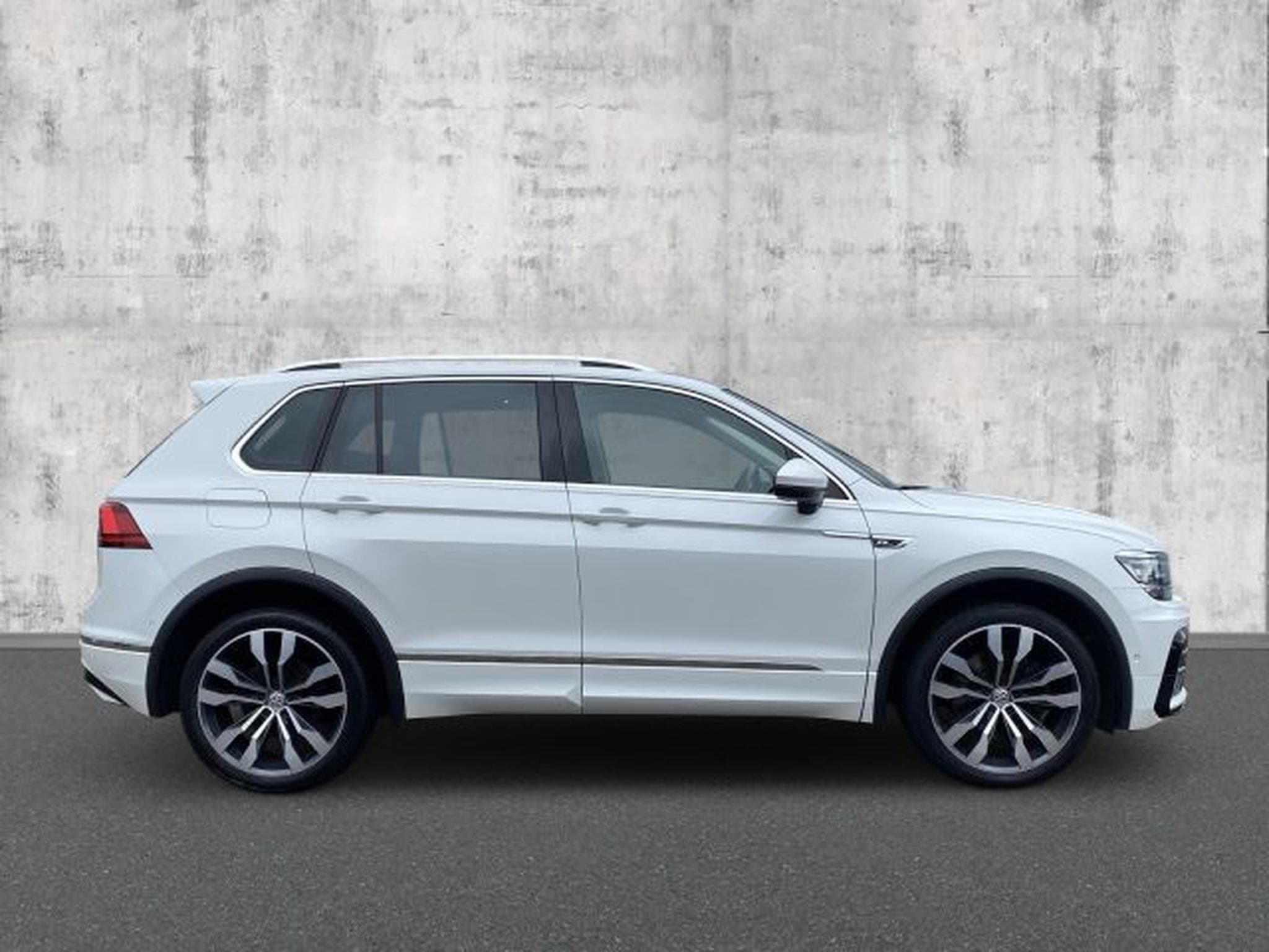 VW Tiguan Tiguan 2.0 TDI DSG Highl. R-Line 4M AHK PANO LED (2018) - Foto 6