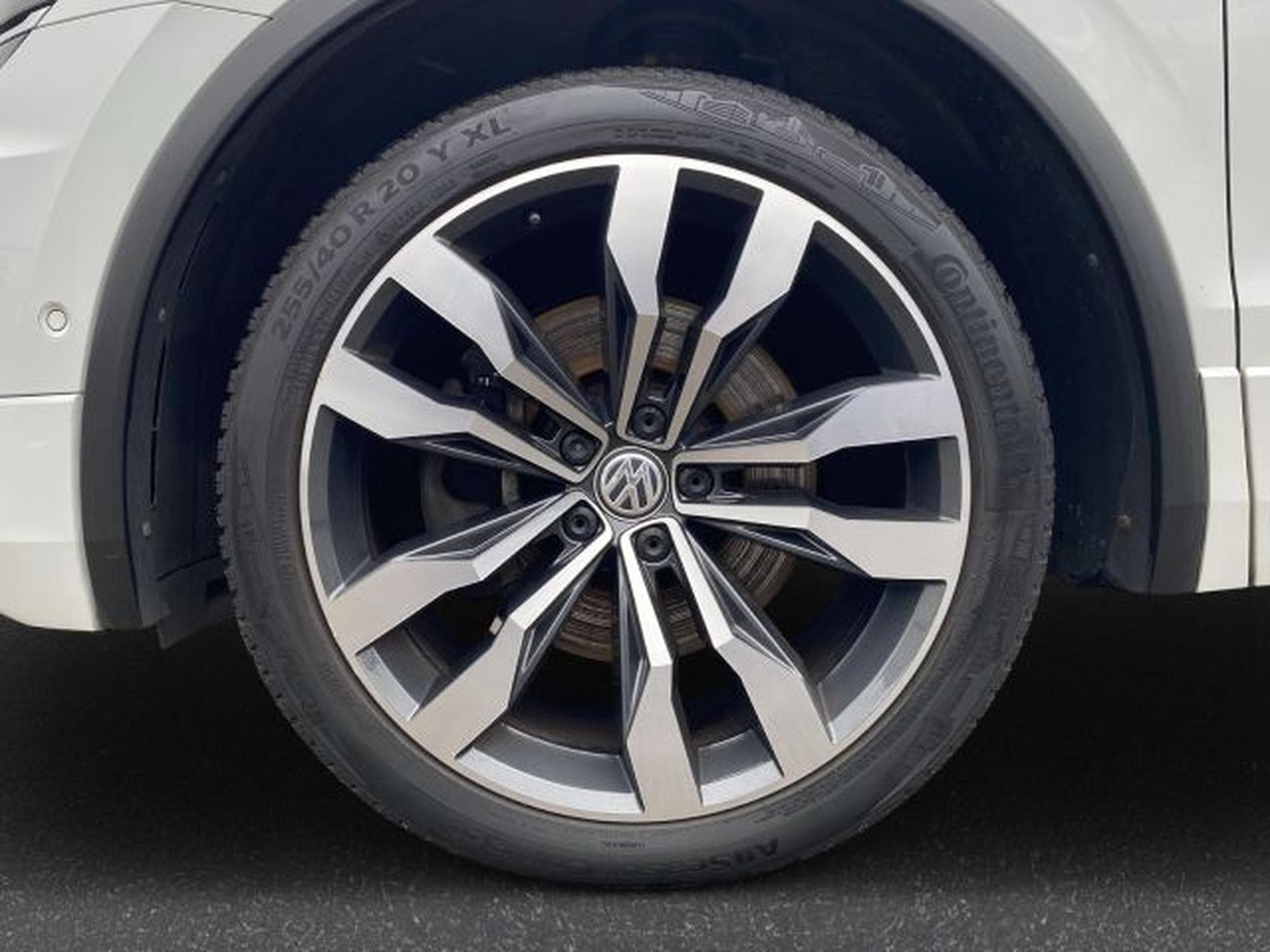 VW Tiguan Tiguan 2.0 TDI DSG Highl. R-Line 4M AHK PANO LED (2018) - Foto 9