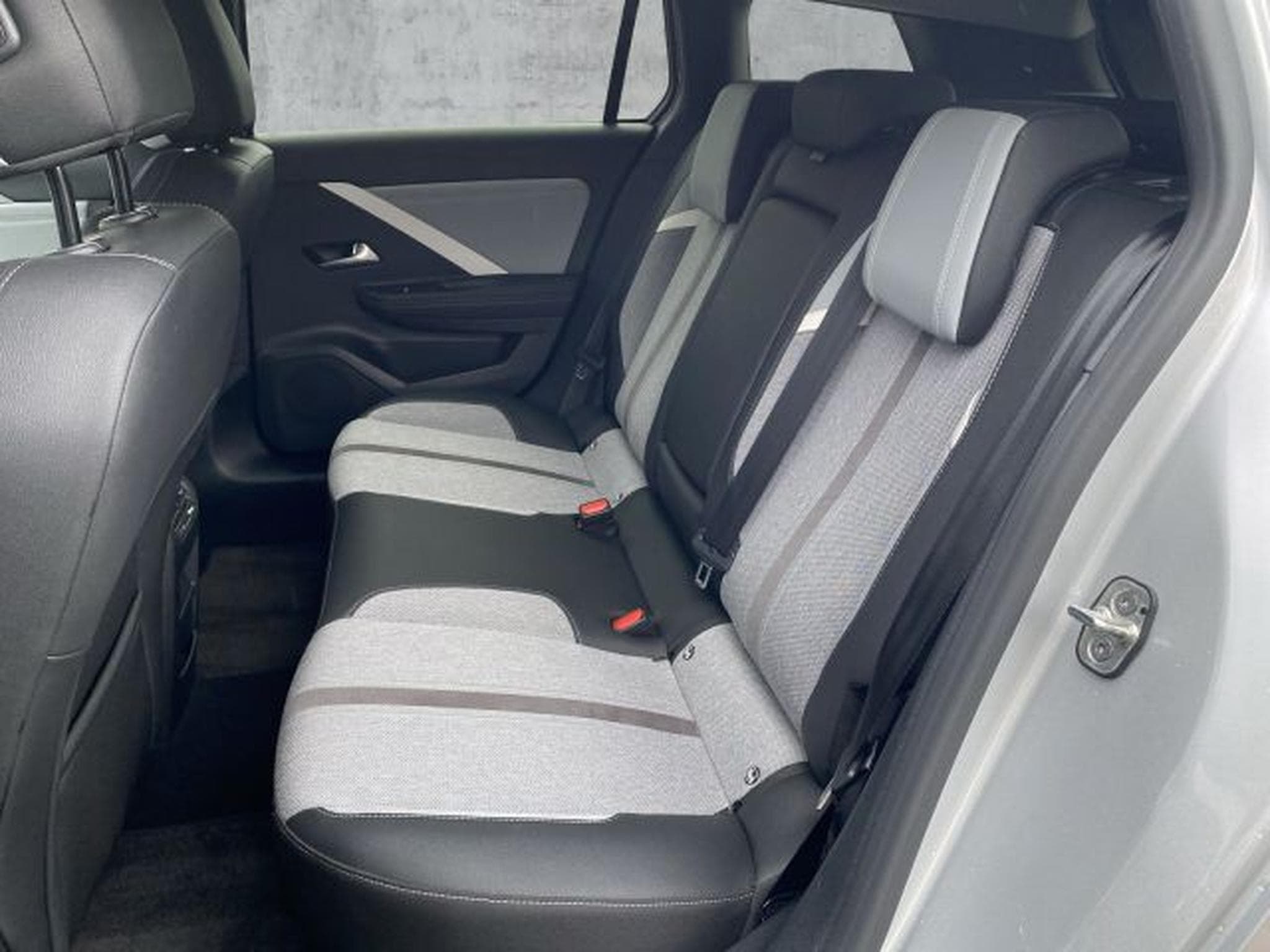 Opel Astra Astra L 1.5 D Elegance 8G-Autom. NAVI LED RFK (2024) - Photo 12