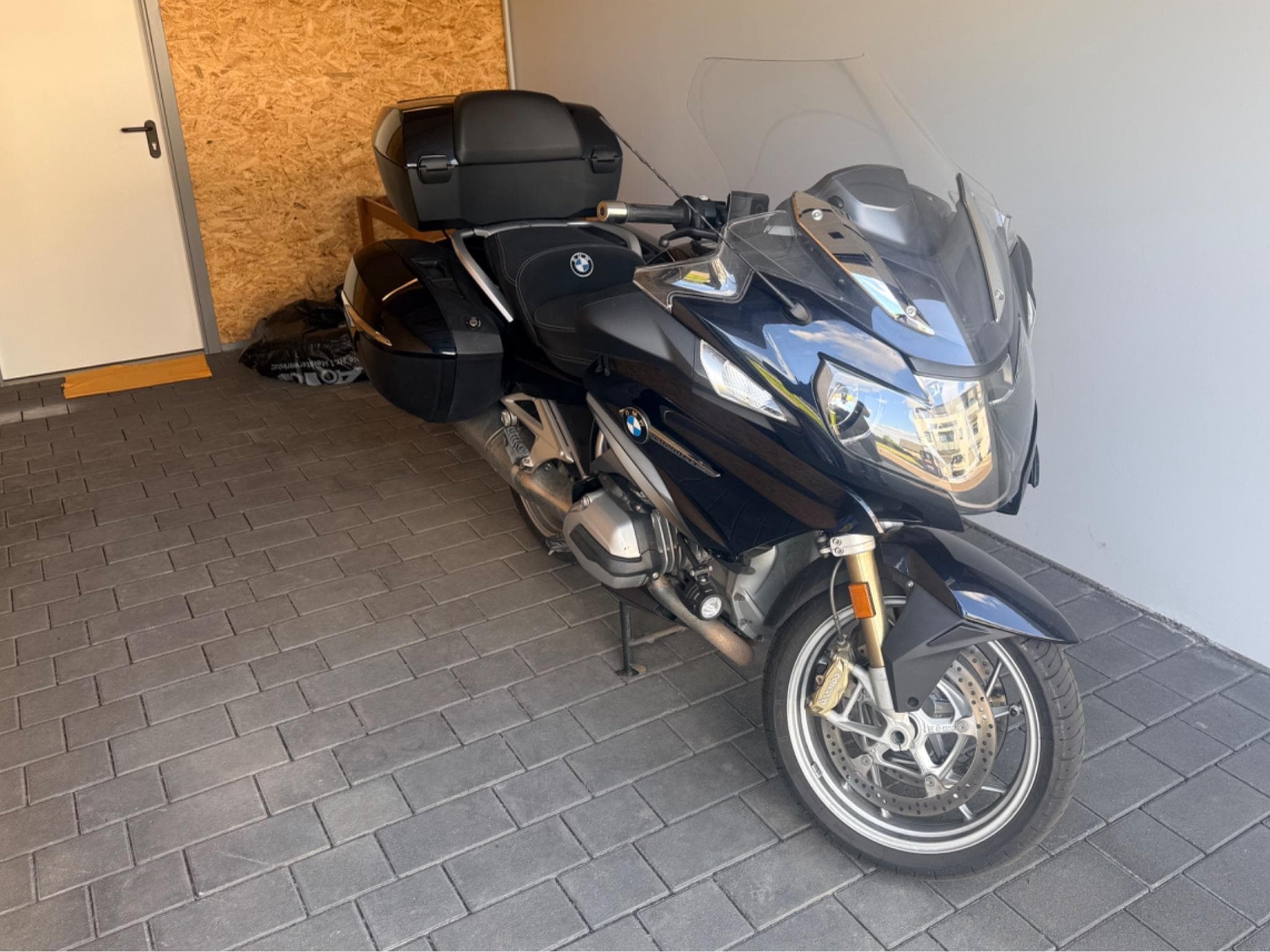 BMW R r 1200 RT (2018) - Photo 1