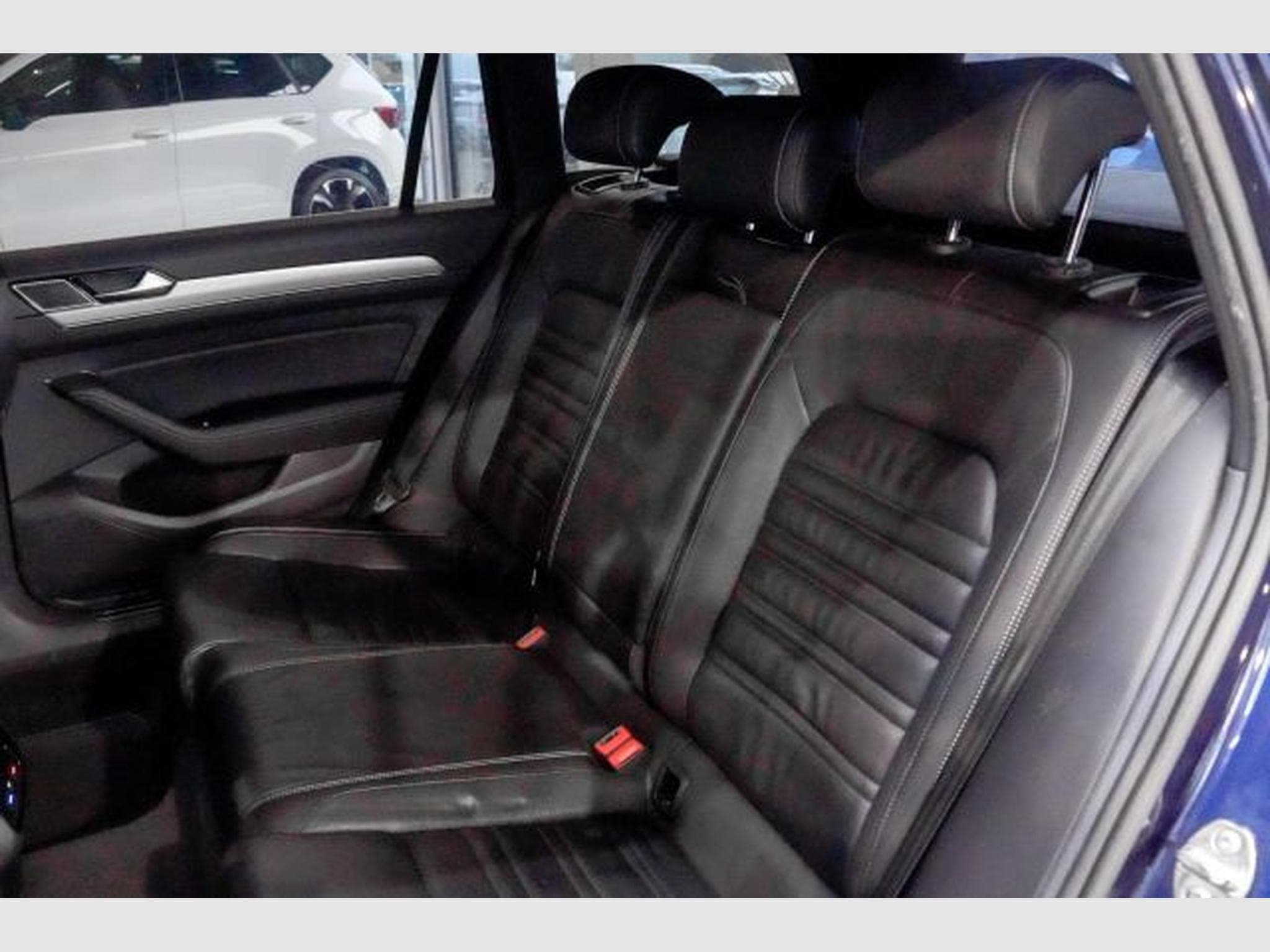 VW Passat Passat Variant 2.0 TDI Highl. 2x R-Line NAVI AHK (2016) - Foto 14