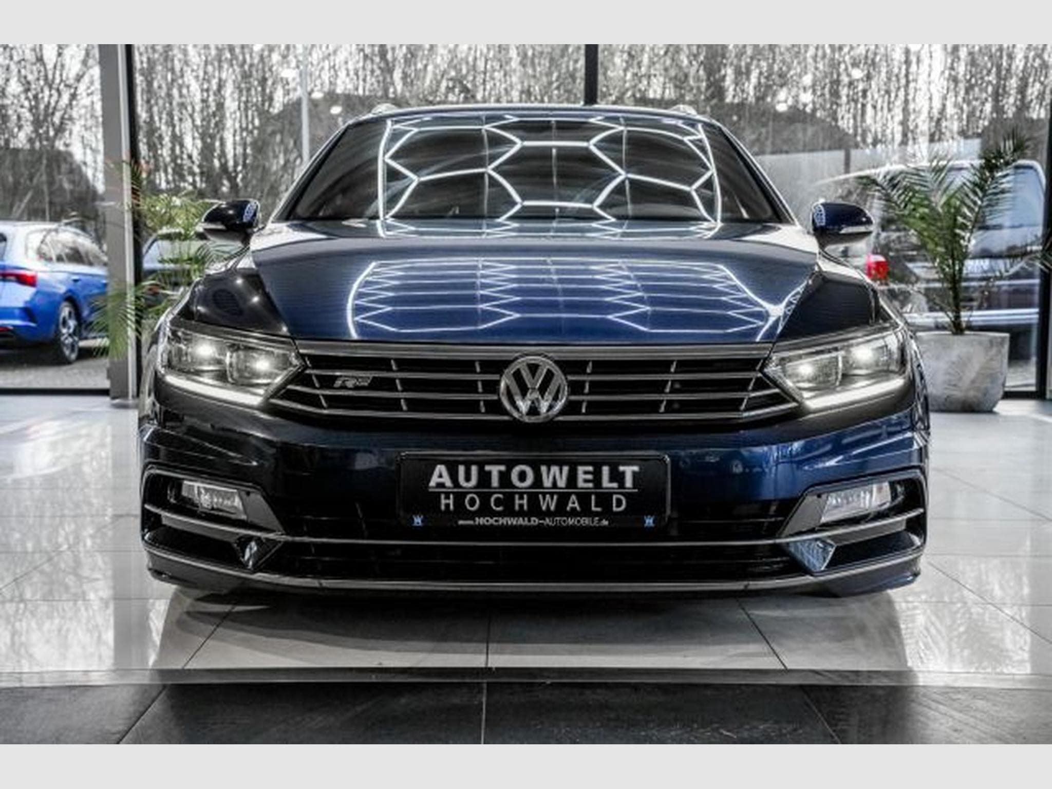 VW Passat Passat Variant 2.0 TDI Highl. 2x R-Line NAVI AHK (2016) - Foto 3