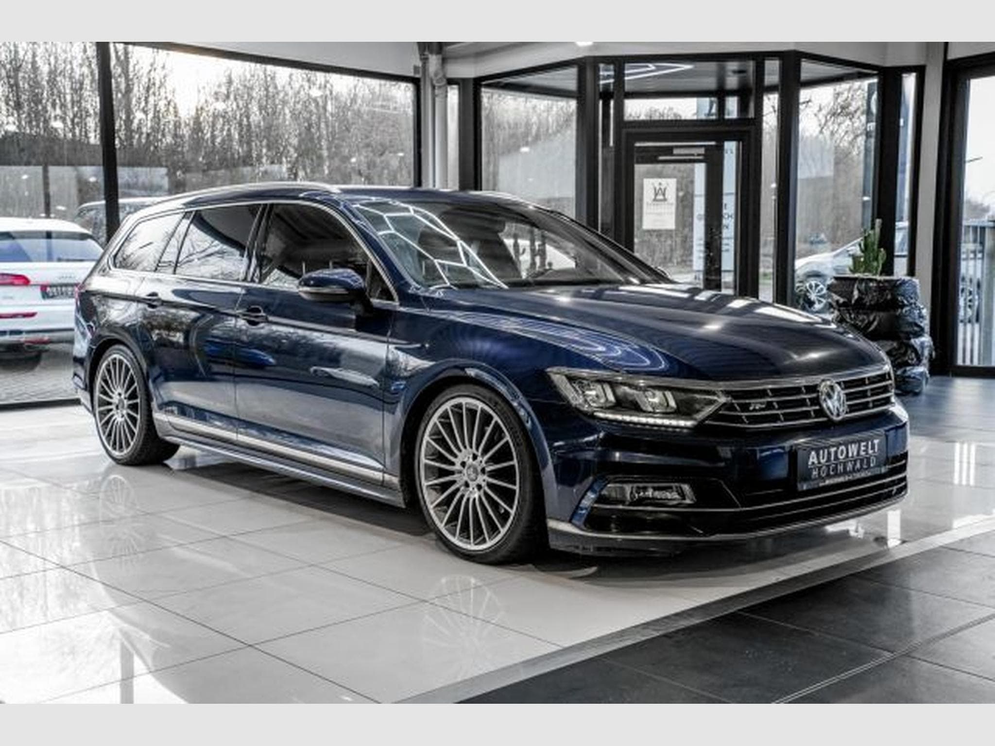 VW Passat Passat Variant 2.0 TDI Highl. 2x R-Line NAVI AHK (2016) - Foto 4