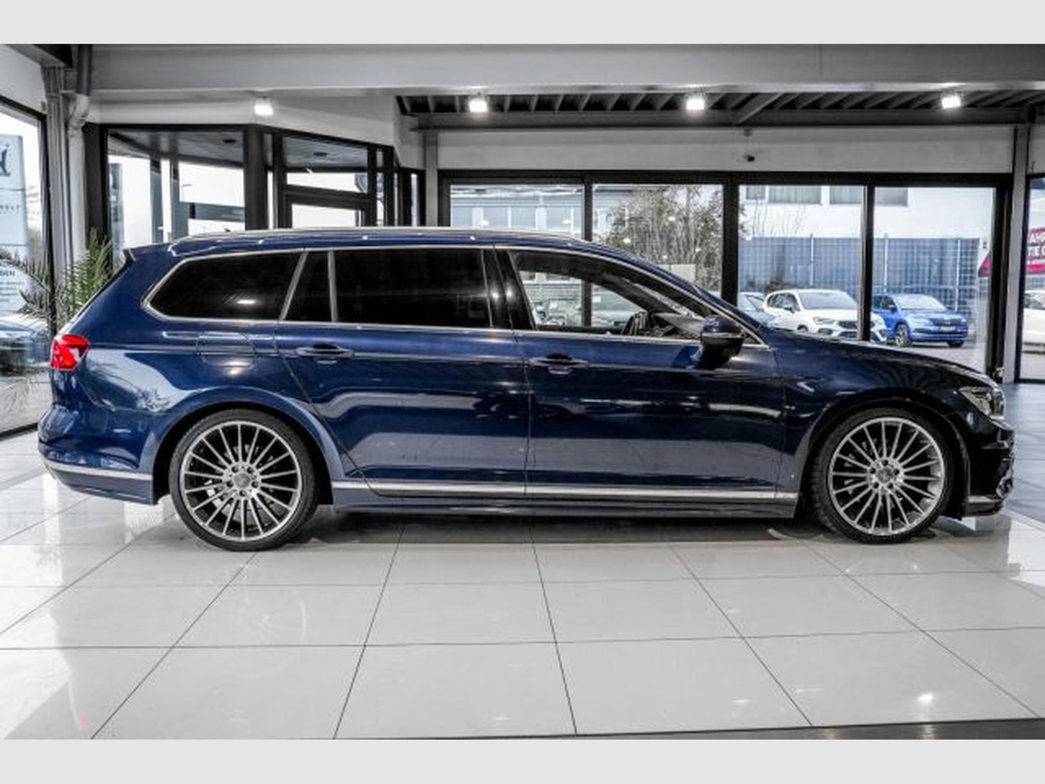 VW Passat Passat Variant 2.0 TDI Highl. 2x R-Line NAVI AHK (2016) - Foto 5