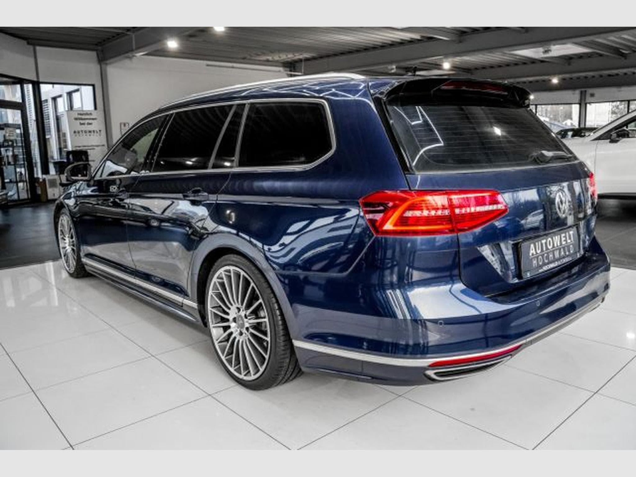 VW Passat Passat Variant 2.0 TDI Highl. 2x R-Line NAVI AHK (2016) - Foto 9