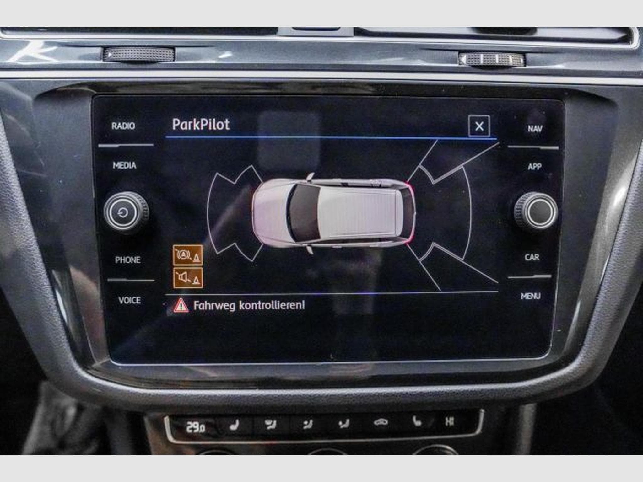 VW Tiguan Tiguan 2.0 TDI DSG Highl. R-Line 4M NAVI LED AHK (2020) - Foto 15