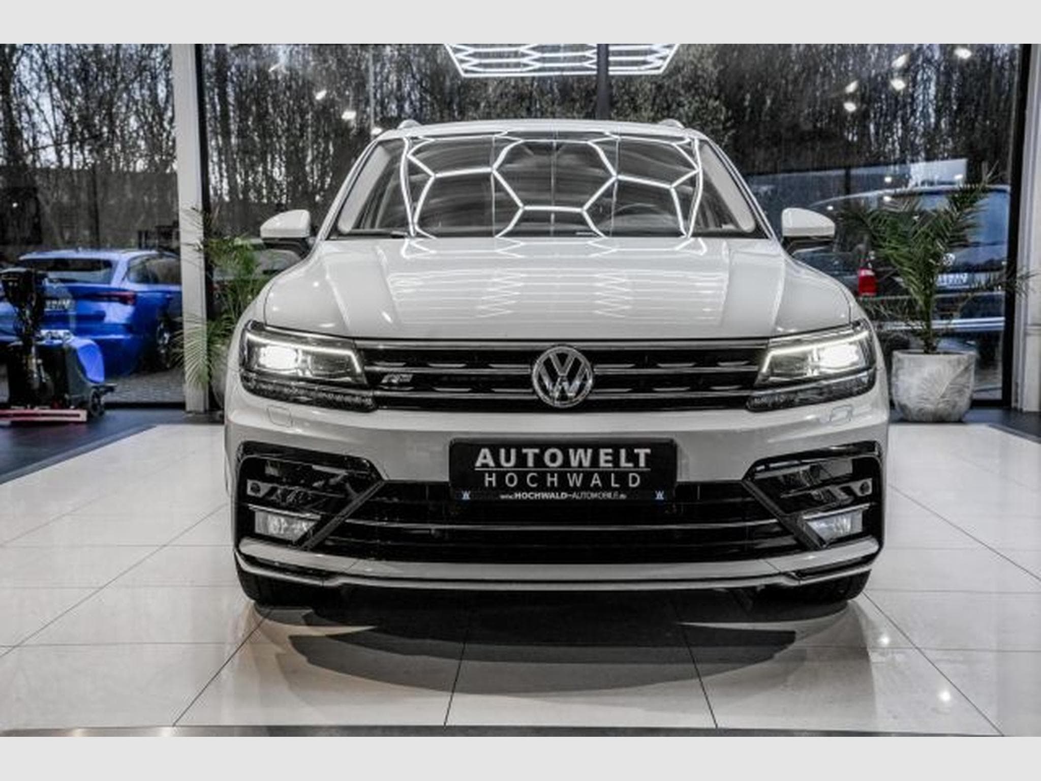 VW Tiguan Tiguan 2.0 TDI DSG Highl. R-Line 4M NAVI LED AHK (2020) - Foto 3
