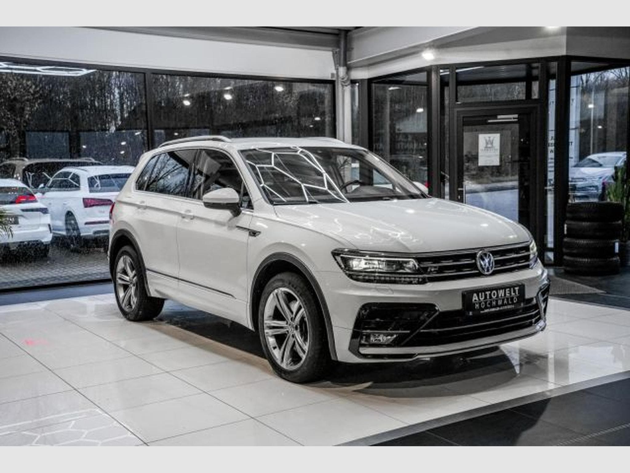 VW Tiguan Tiguan 2.0 TDI DSG Highl. R-Line 4M NAVI LED AHK (2020) - Foto 4