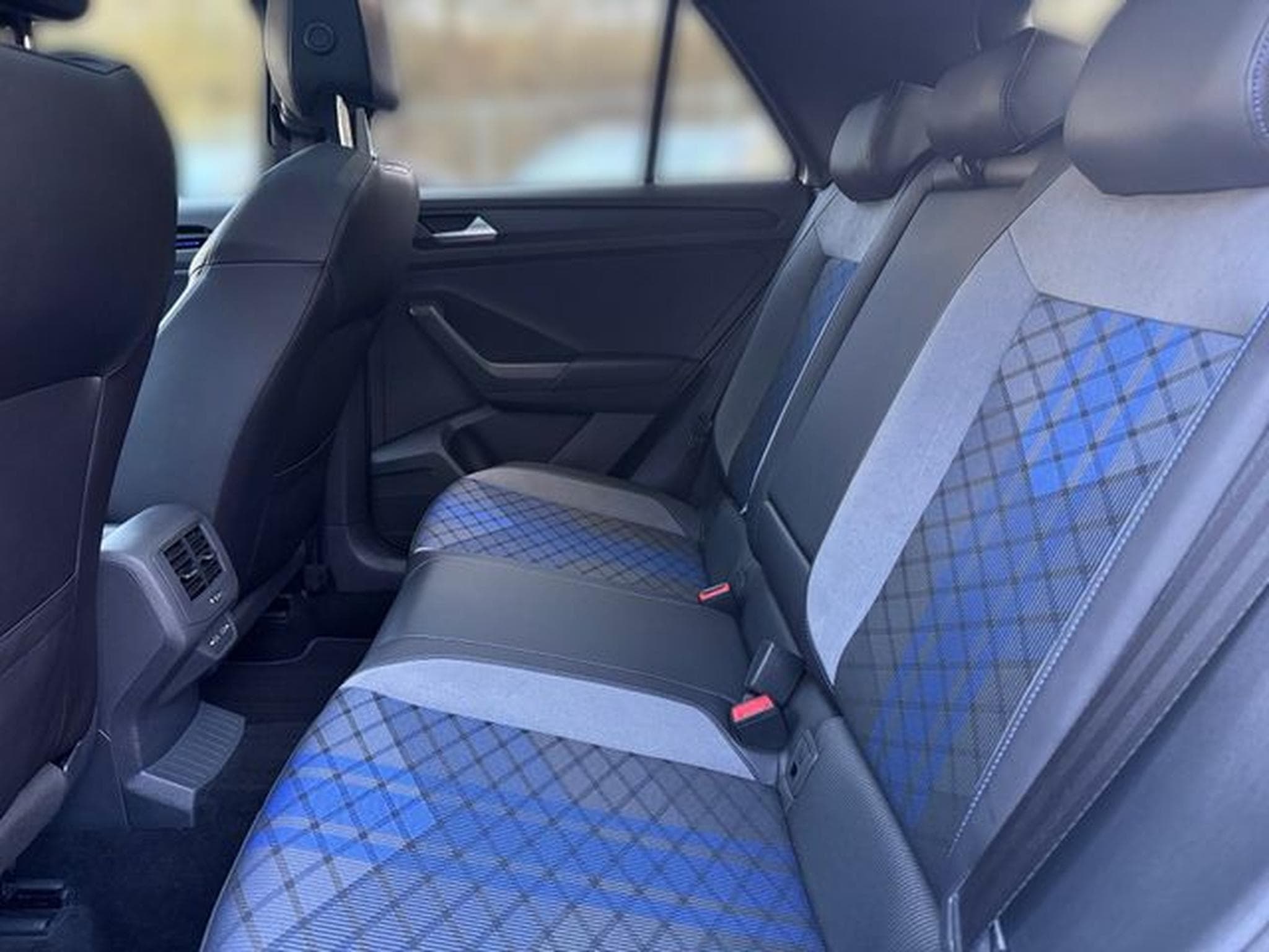 VW T-Roc T-Roc R 4Motion (2023) - Photo 13