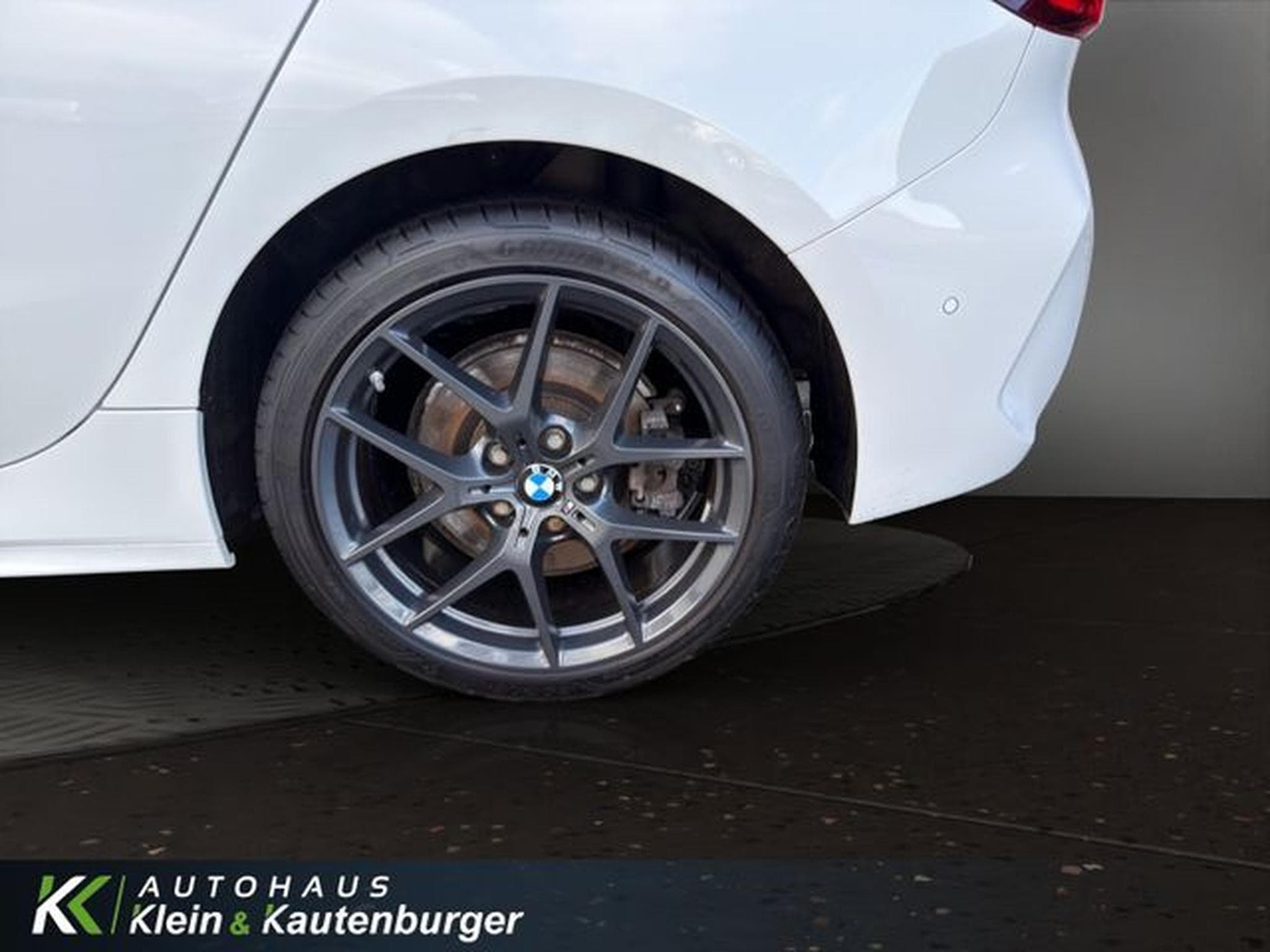 BMW 120 120 i M Sport +SPORTSITZE+SHADOW+HARMAN-KARDON (2024) - Foto 10