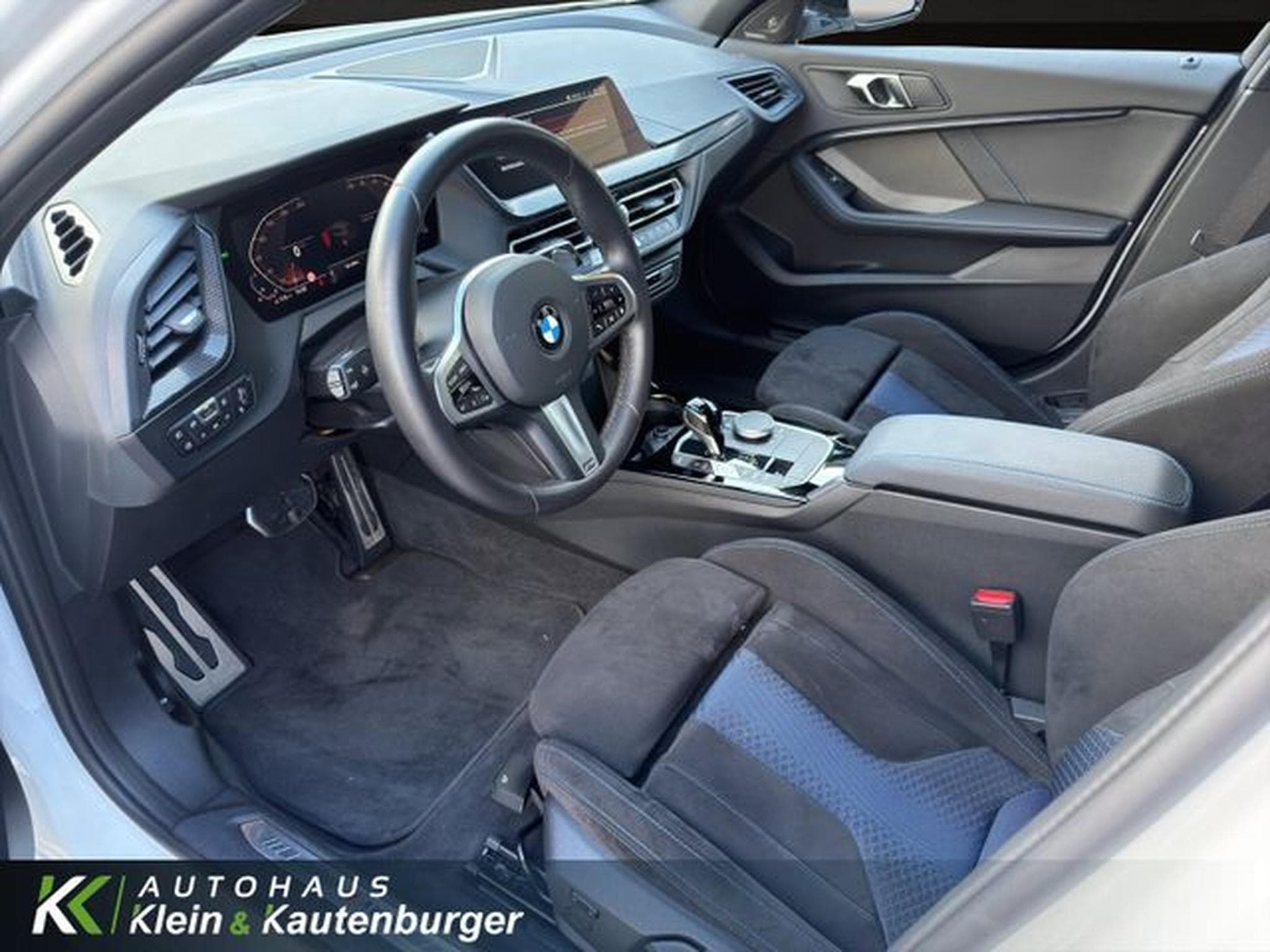 BMW 120 120 i M Sport +SPORTSITZE+SHADOW+HARMAN-KARDON (2024) - Foto 11