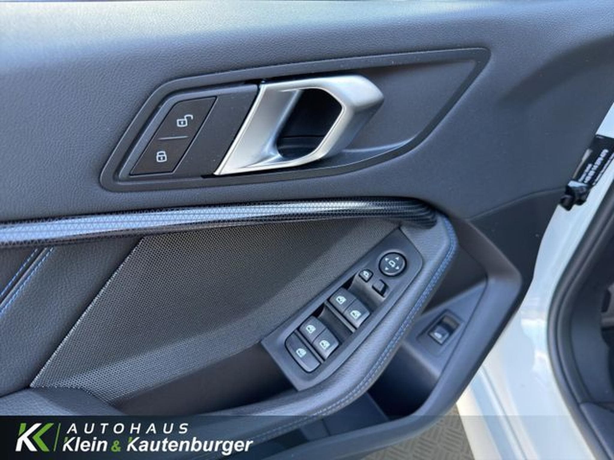 BMW 120 120 i M Sport +SPORTSITZE+SHADOW+HARMAN-KARDON (2024) - Foto 12