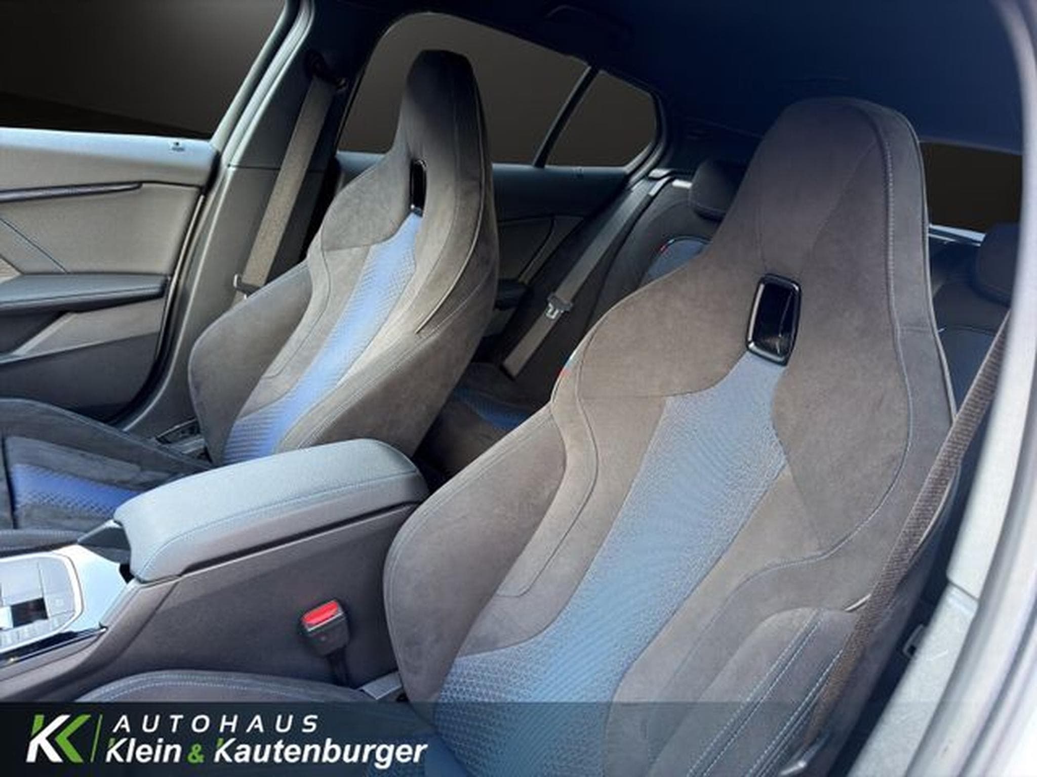 BMW 120 120 i M Sport +SPORTSITZE+SHADOW+HARMAN-KARDON (2024) - Foto 13