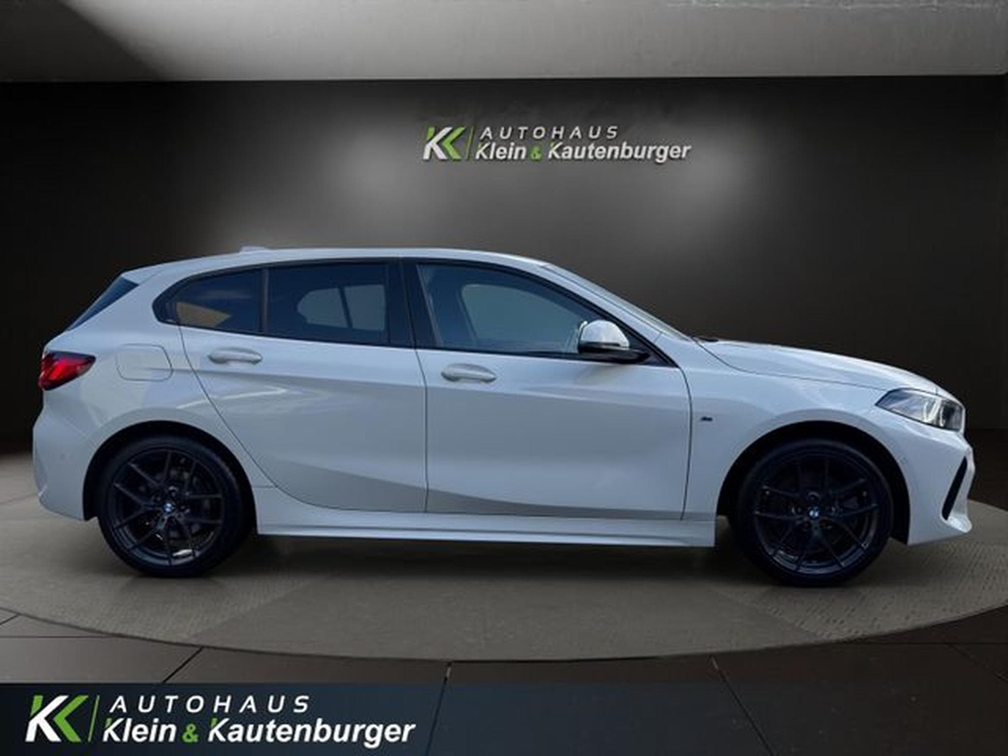 BMW 120 120 i M Sport +SPORTSITZE+SHADOW+HARMAN-KARDON (2024) - Foto 4