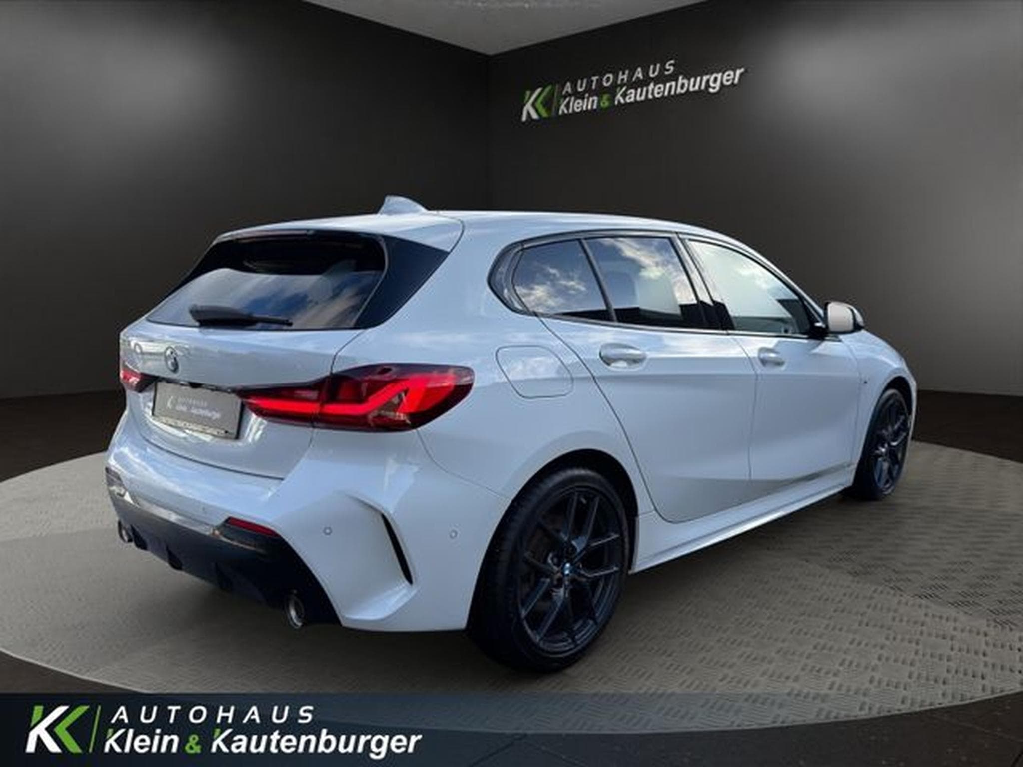 BMW 120 120 i M Sport +SPORTSITZE+SHADOW+HARMAN-KARDON (2024) - Foto 5