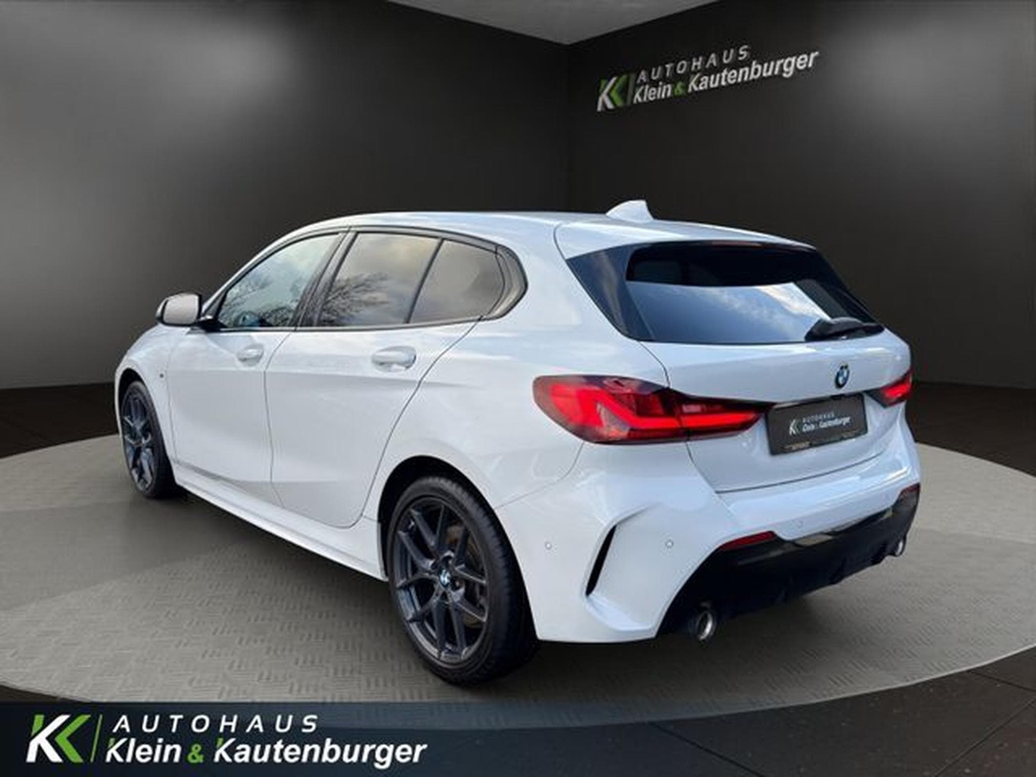 BMW 120 120 i M Sport +SPORTSITZE+SHADOW+HARMAN-KARDON (2024) - Foto 7