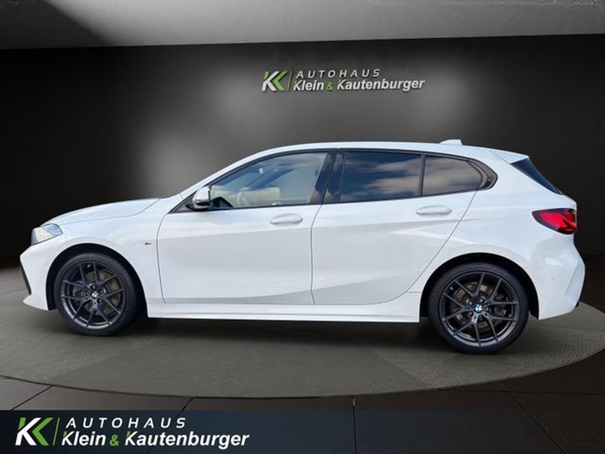 BMW 120 120 i M Sport +SPORTSITZE+SHADOW+HARMAN-KARDON (2024) - Foto 8