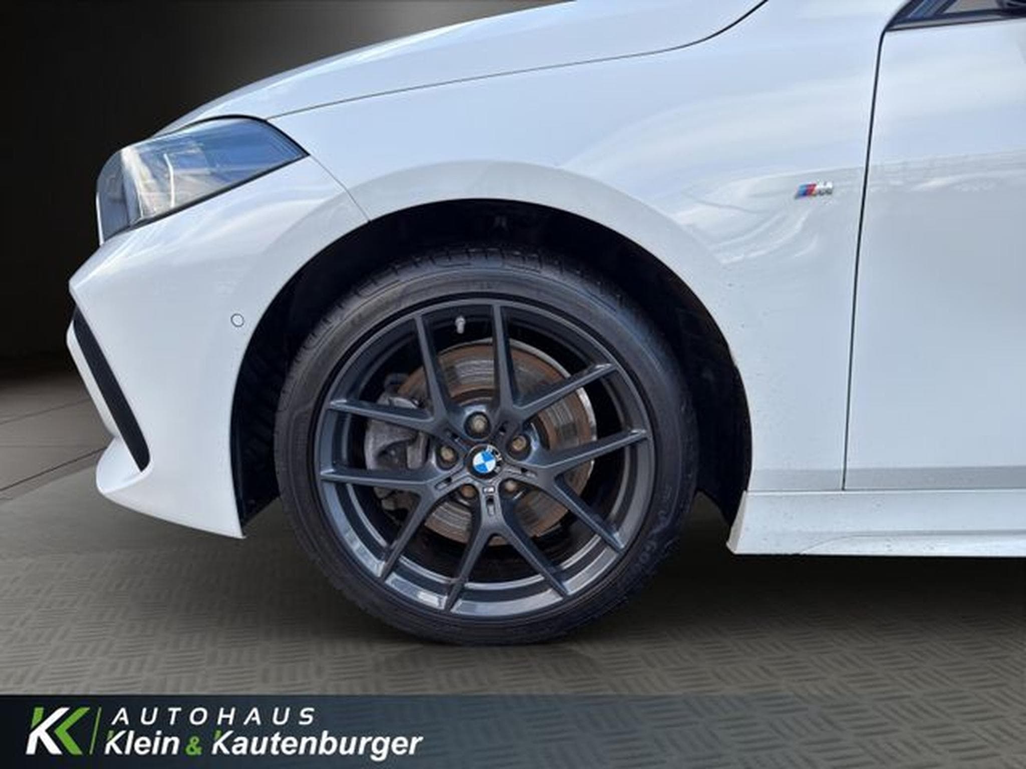 BMW 120 120 i M Sport +SPORTSITZE+SHADOW+HARMAN-KARDON (2024) - Foto 9