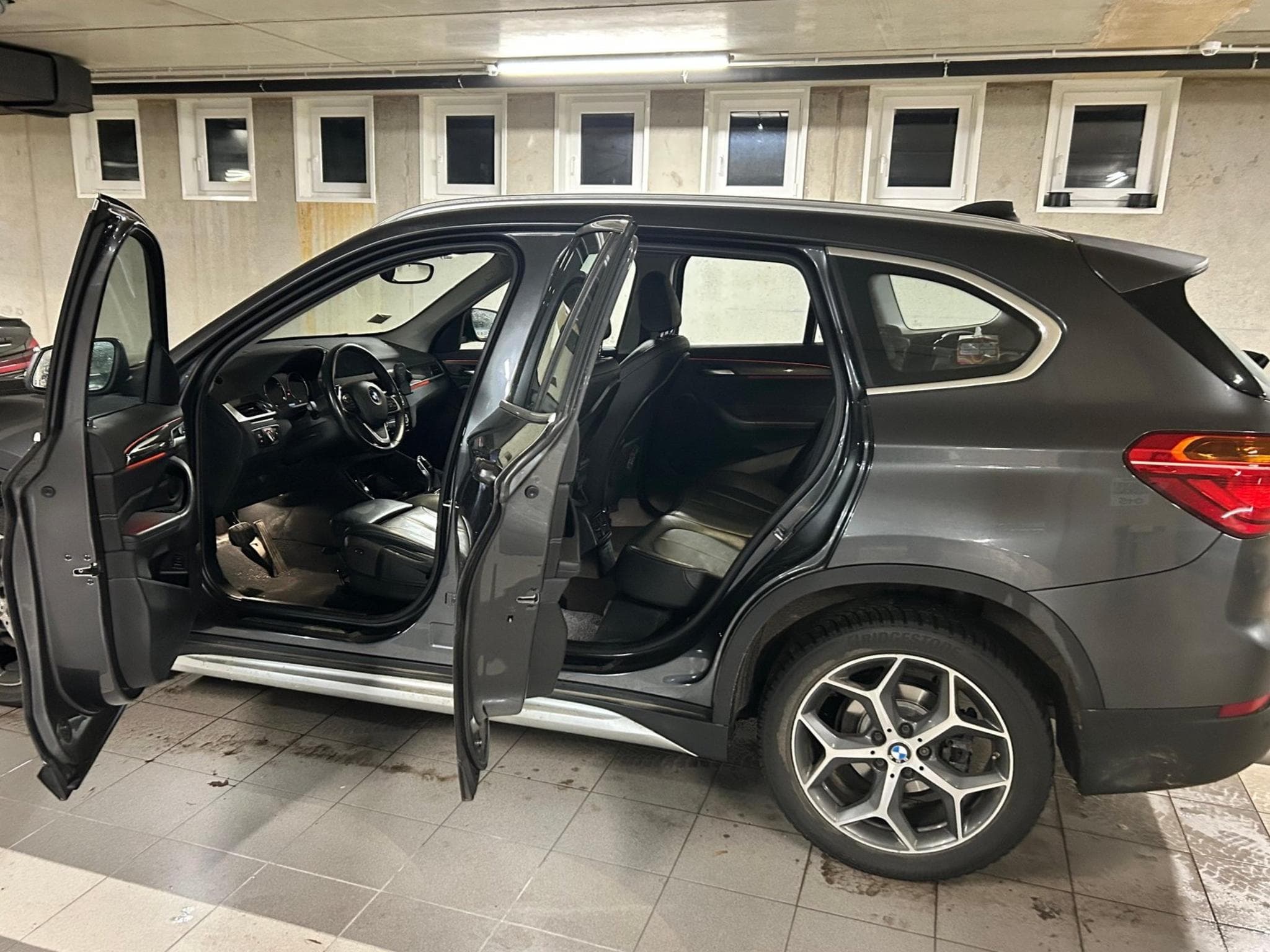BMW X1 X line SDrive 18i (2019) - Photo 2