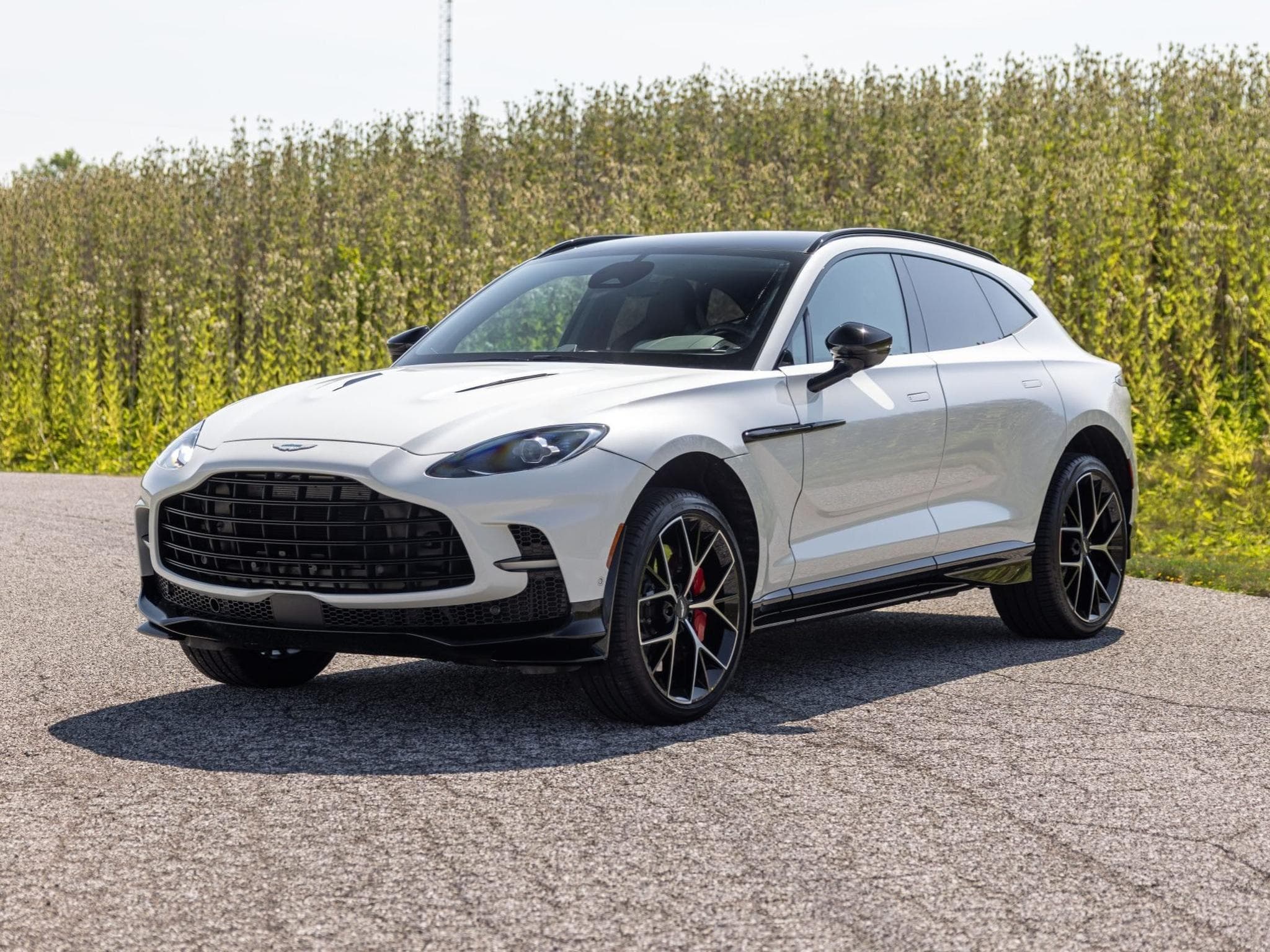 Aston-Martin DBX 707 (2025) - Photo 1