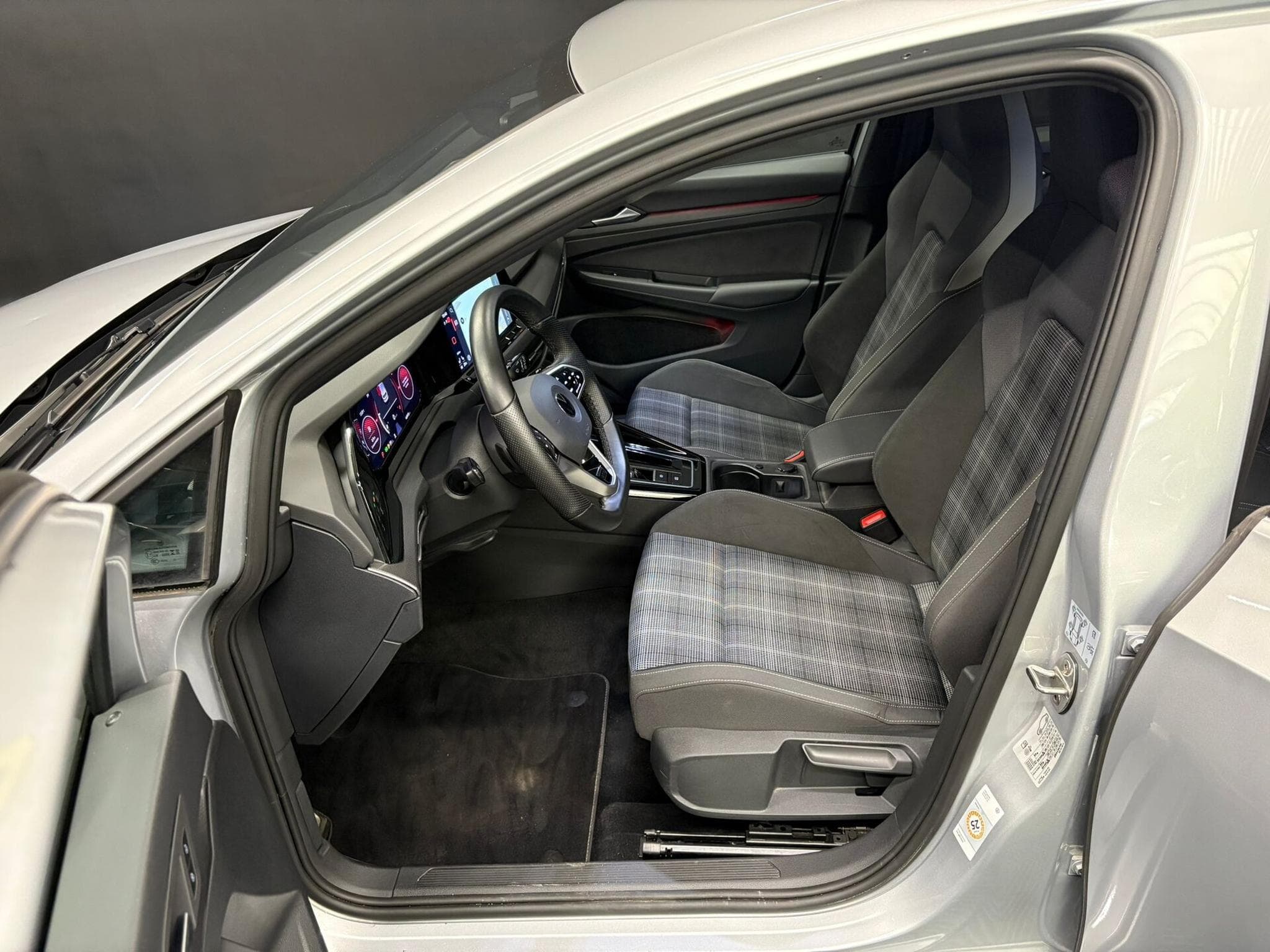 VW Golf GTD 2.0 TDI 200CV CAMERA/NAVI/CARPLAY (2022) - Foto 12