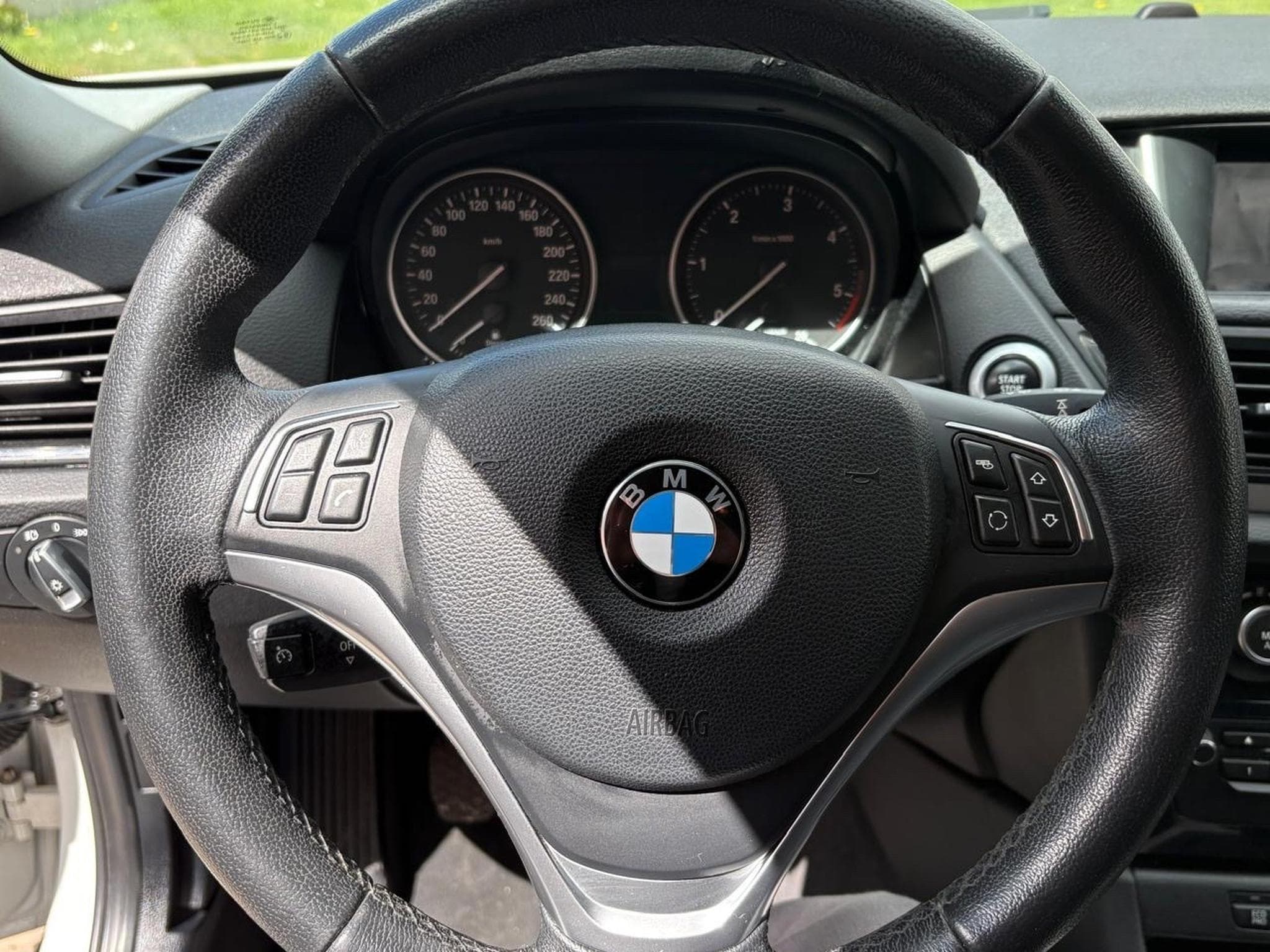 BMW X1 xDrive18d (2014) - Photo 8