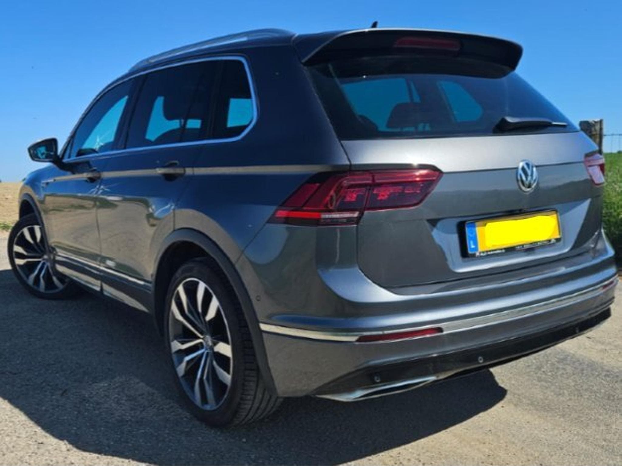 VW Tiguan R-line 2.0 TDI 4Motion (240PS) (2017) - Photo 9