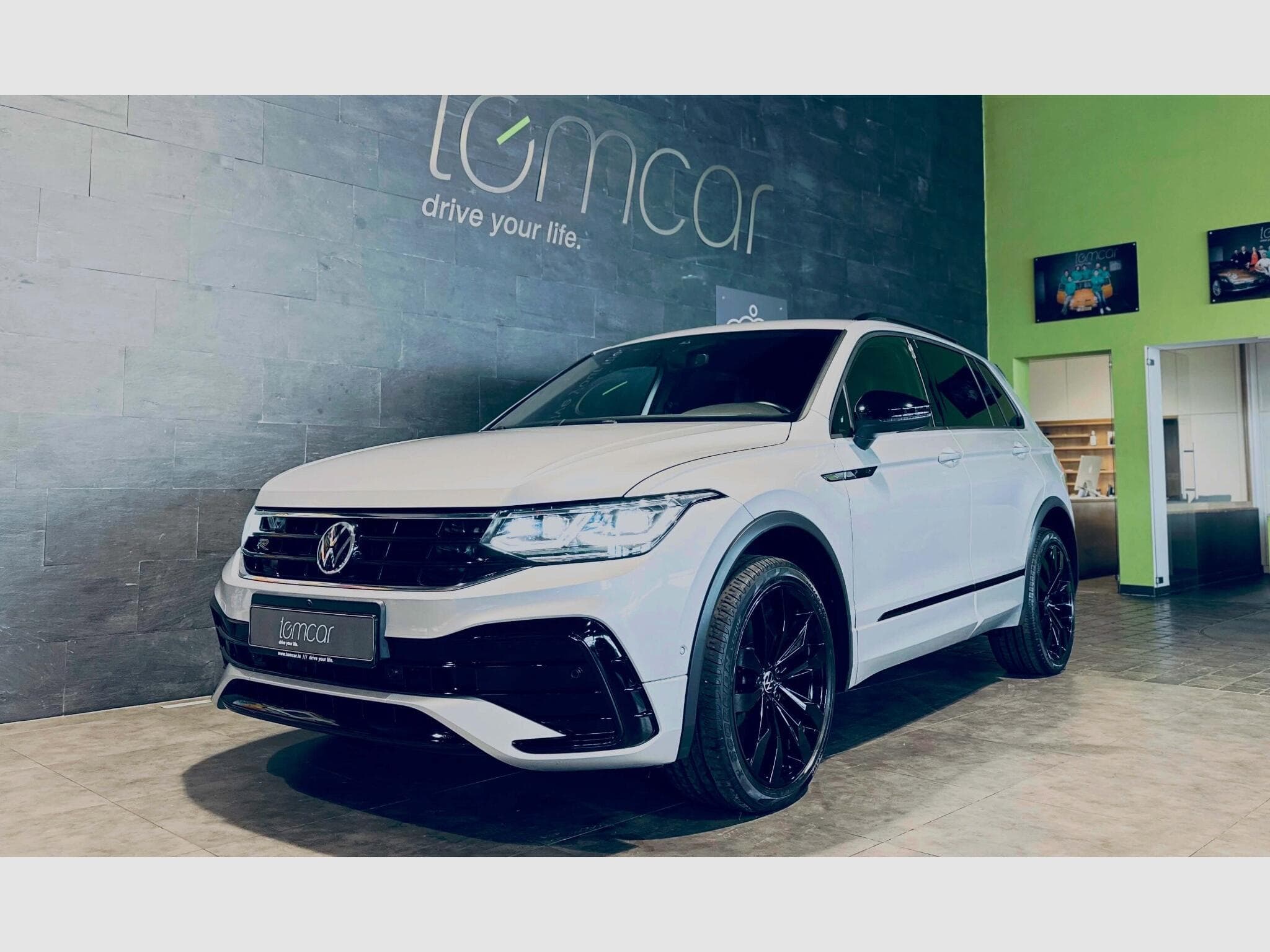 VW Tiguan TIGUAN R-LINE TSI 4MOTION DSG (2021) - Photo 2