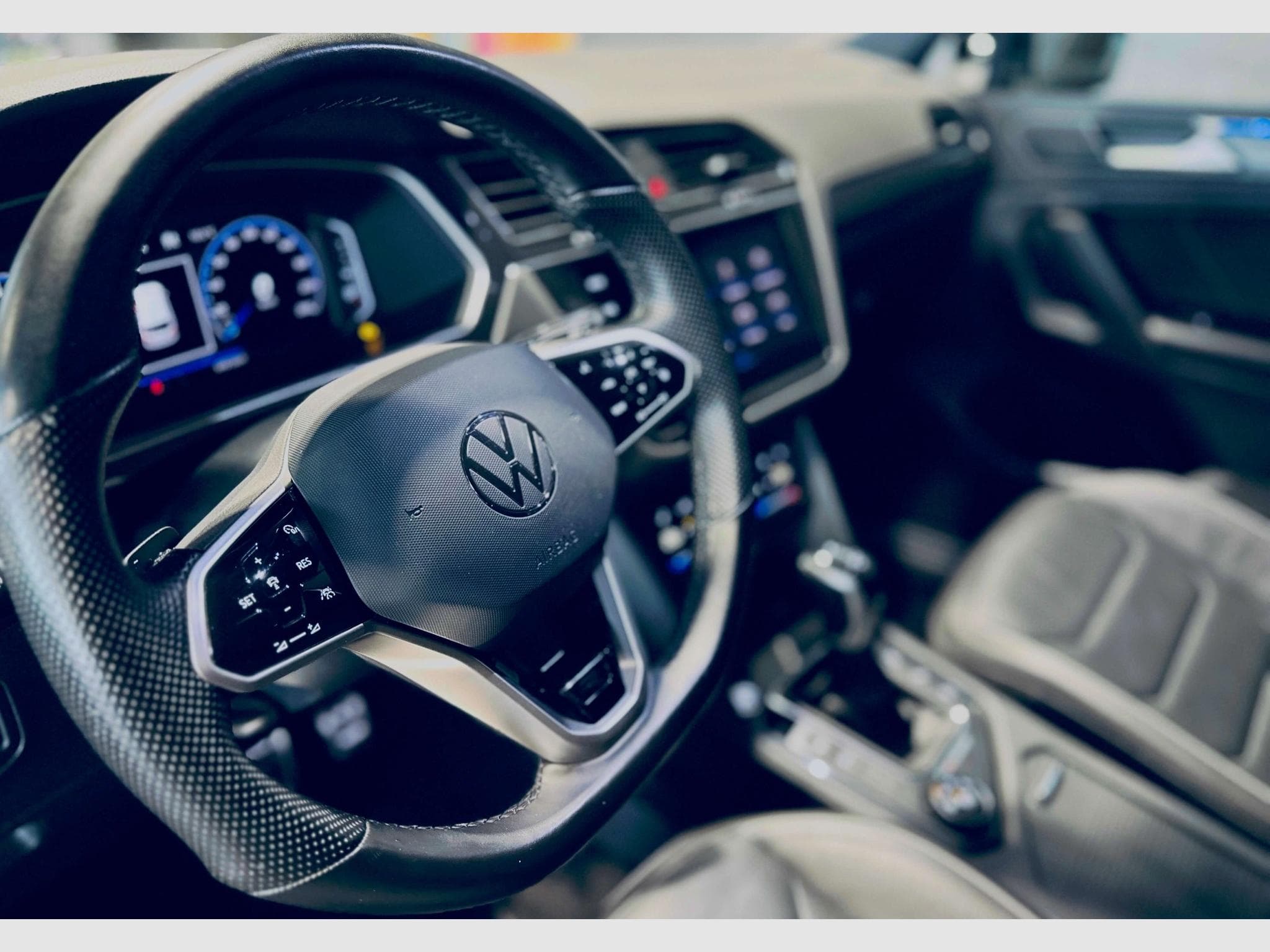 VW Tiguan TIGUAN R-LINE TSI 4MOTION DSG (2021) - Photo 8