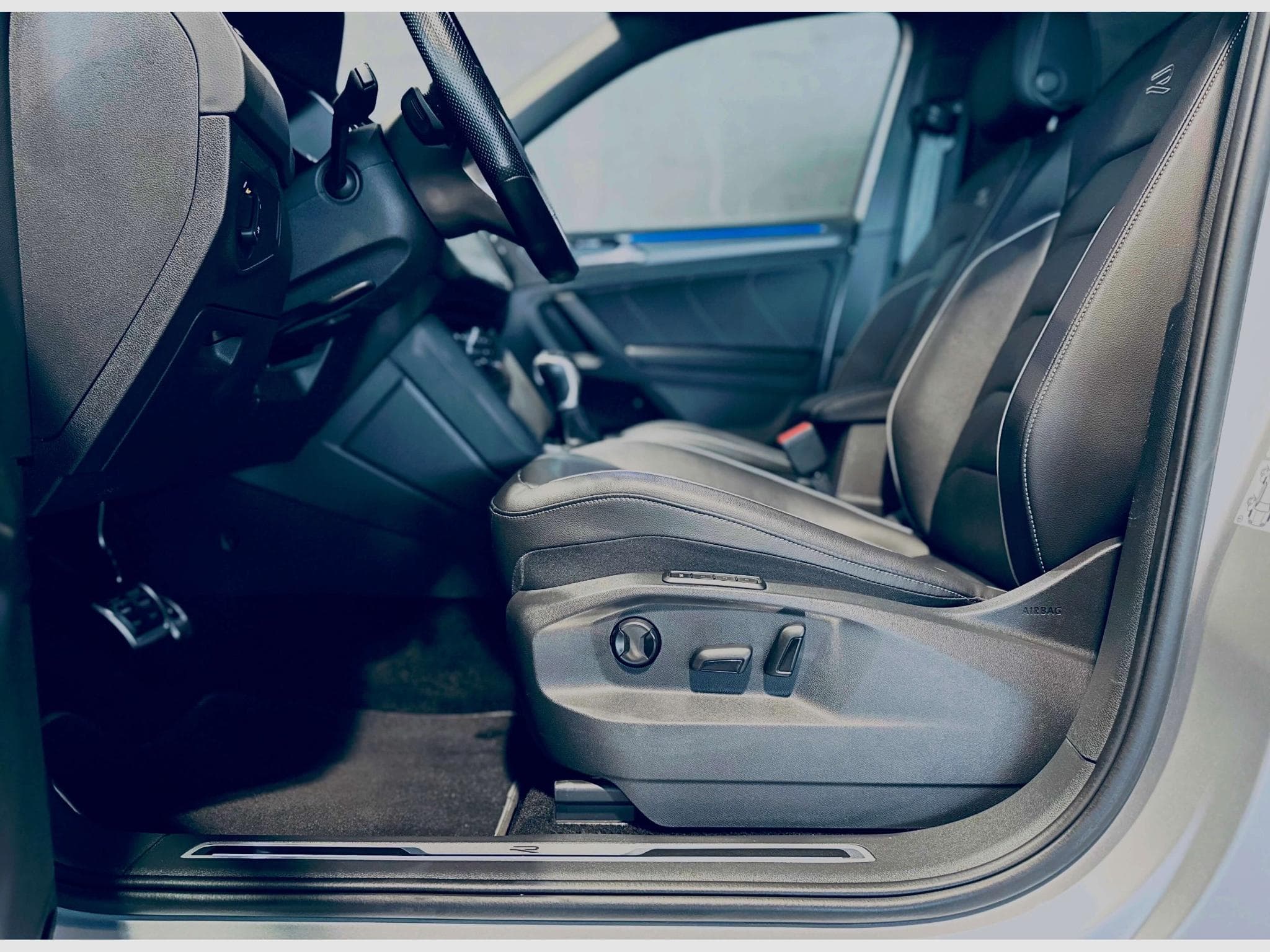 VW Tiguan TIGUAN R-LINE TSI 4MOTION DSG (2021) - Photo 5