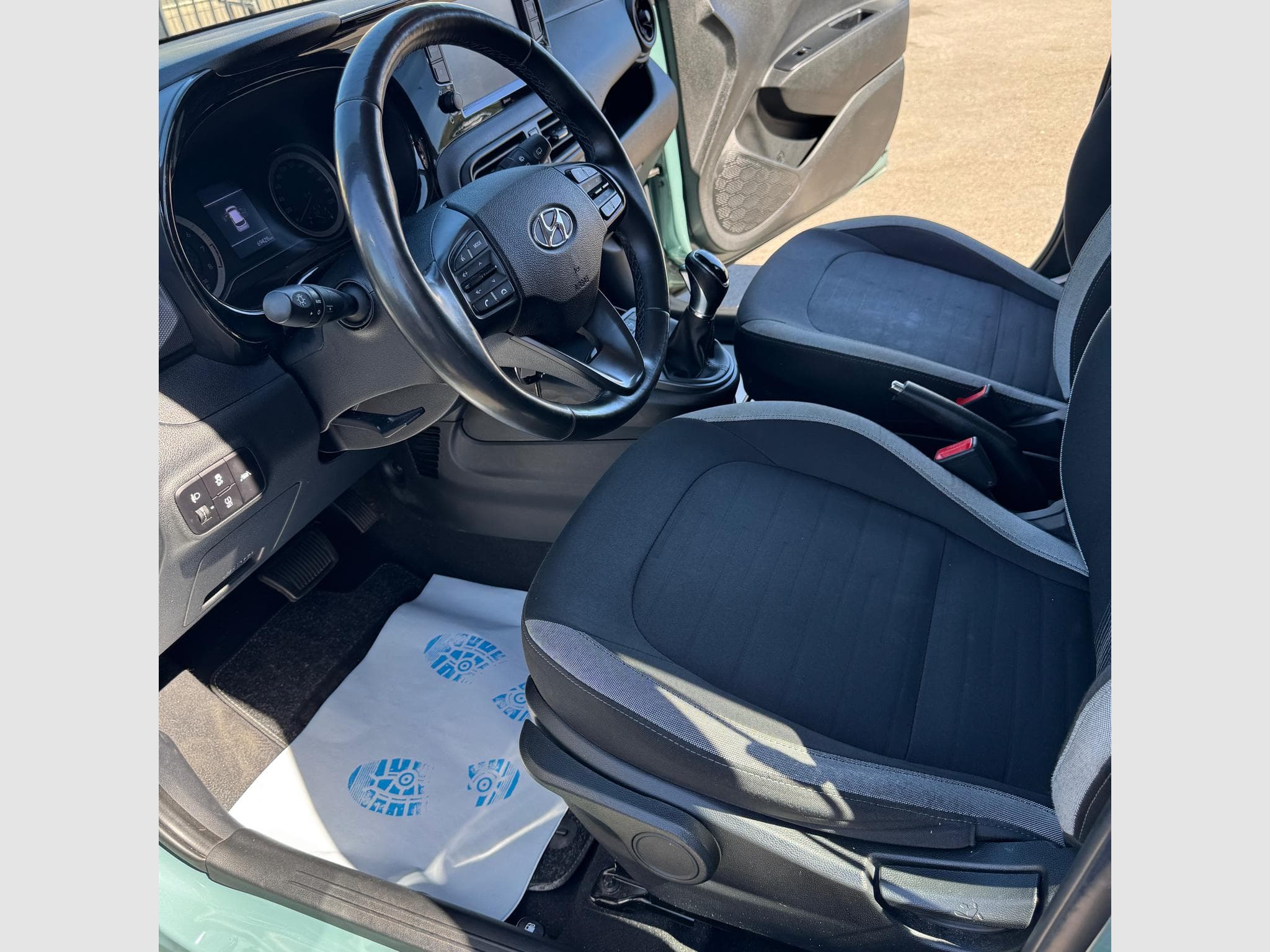 Hyundai i10 1,0TWIST TECHNO PACK (2021) - Foto 8